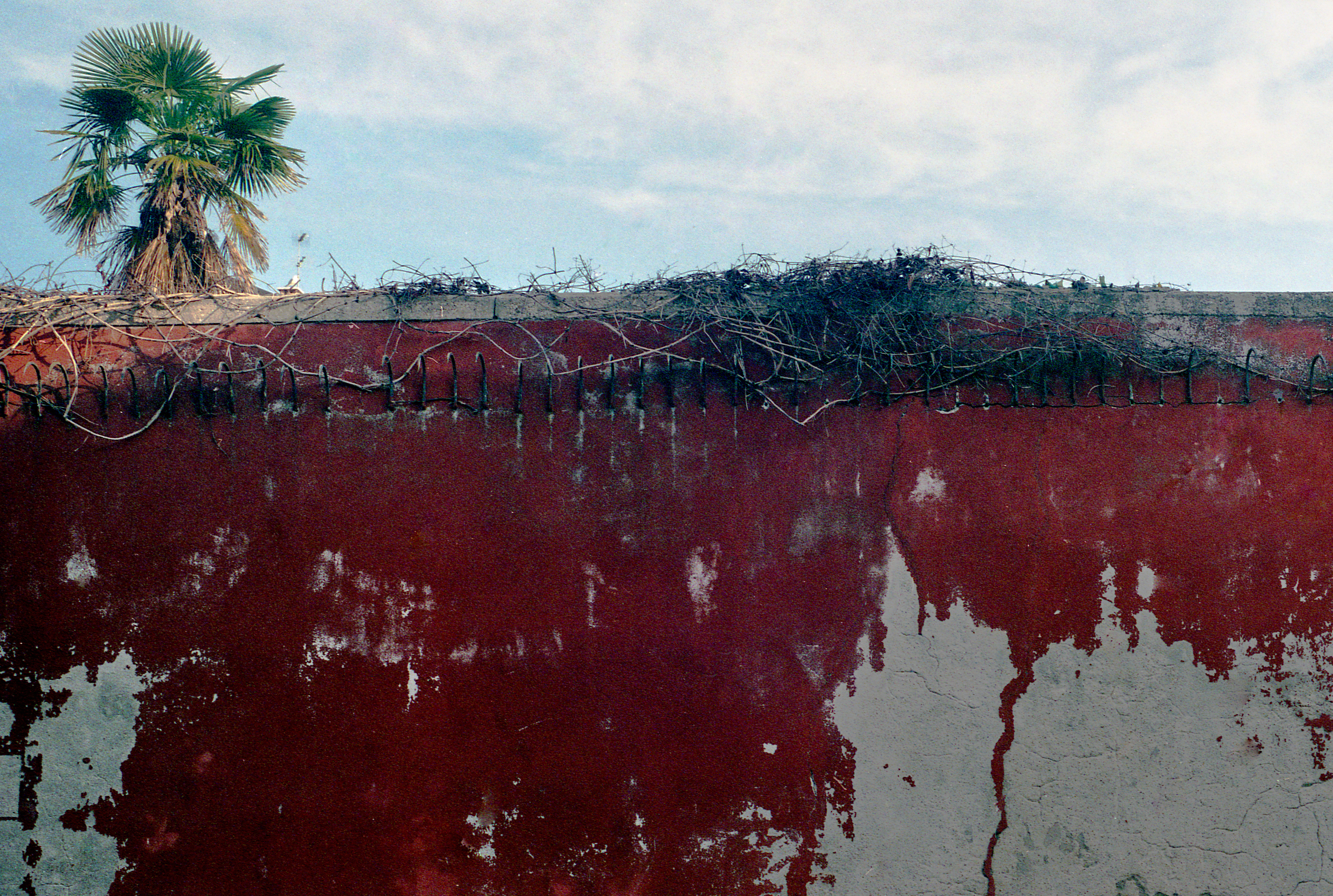 muro rosso, fotografia di Clelia Cadamuro