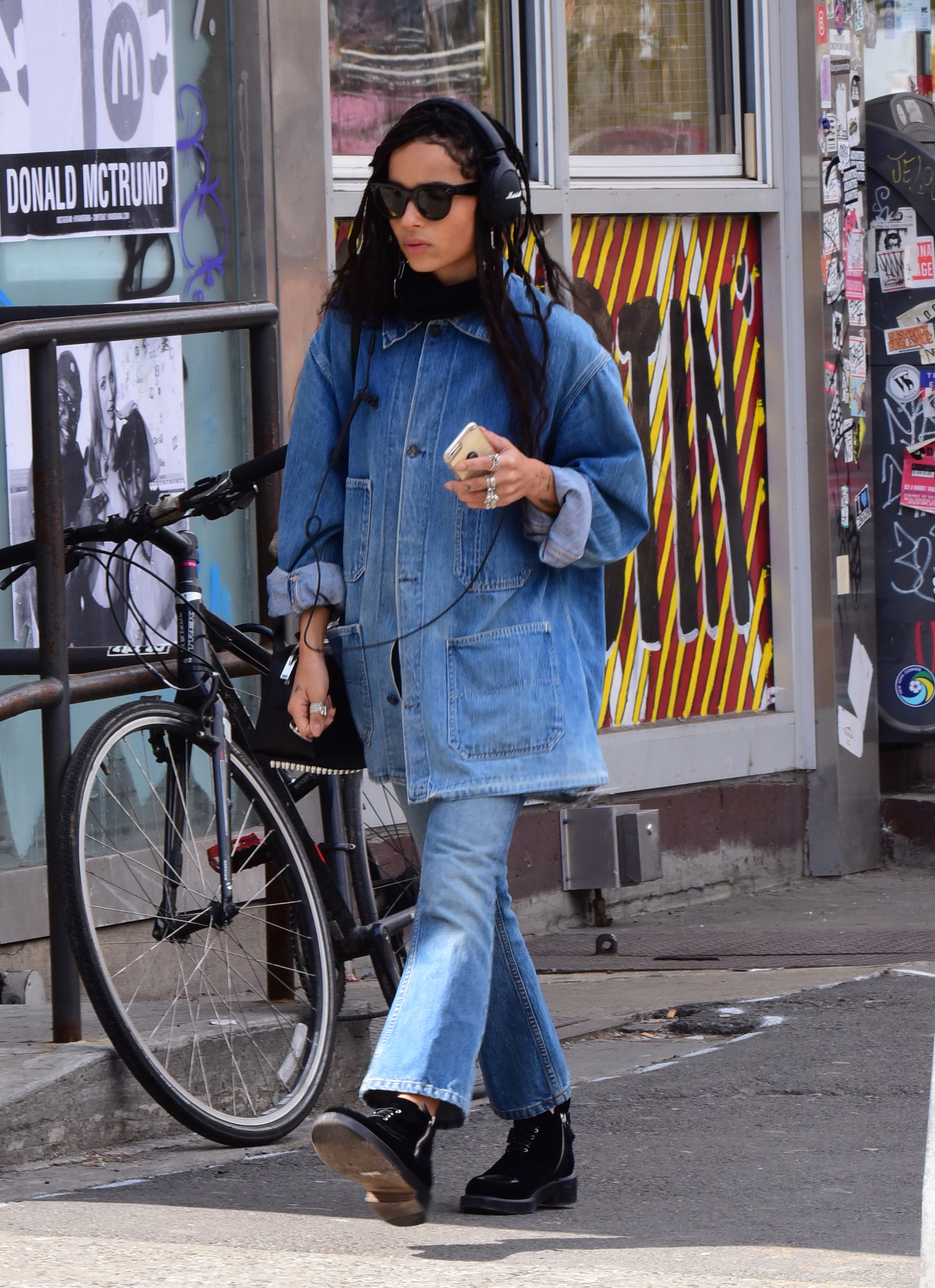 zoë kravitz street style  Zoe kravitz style, Fashion, Celebrity