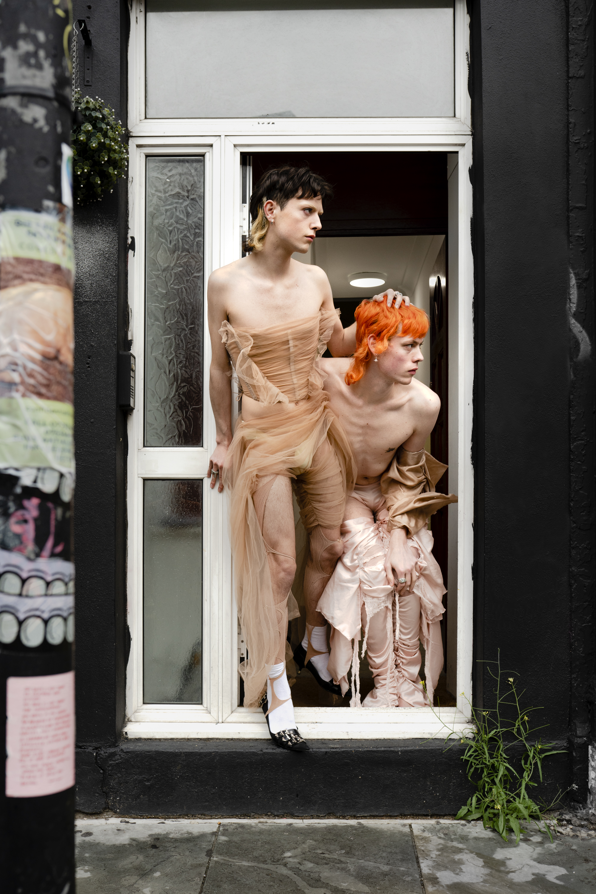 Intervista a Kiki e Donna per l'editoriale del fotografo Carlos Duro Yagüe con styling di Brando Prizzon