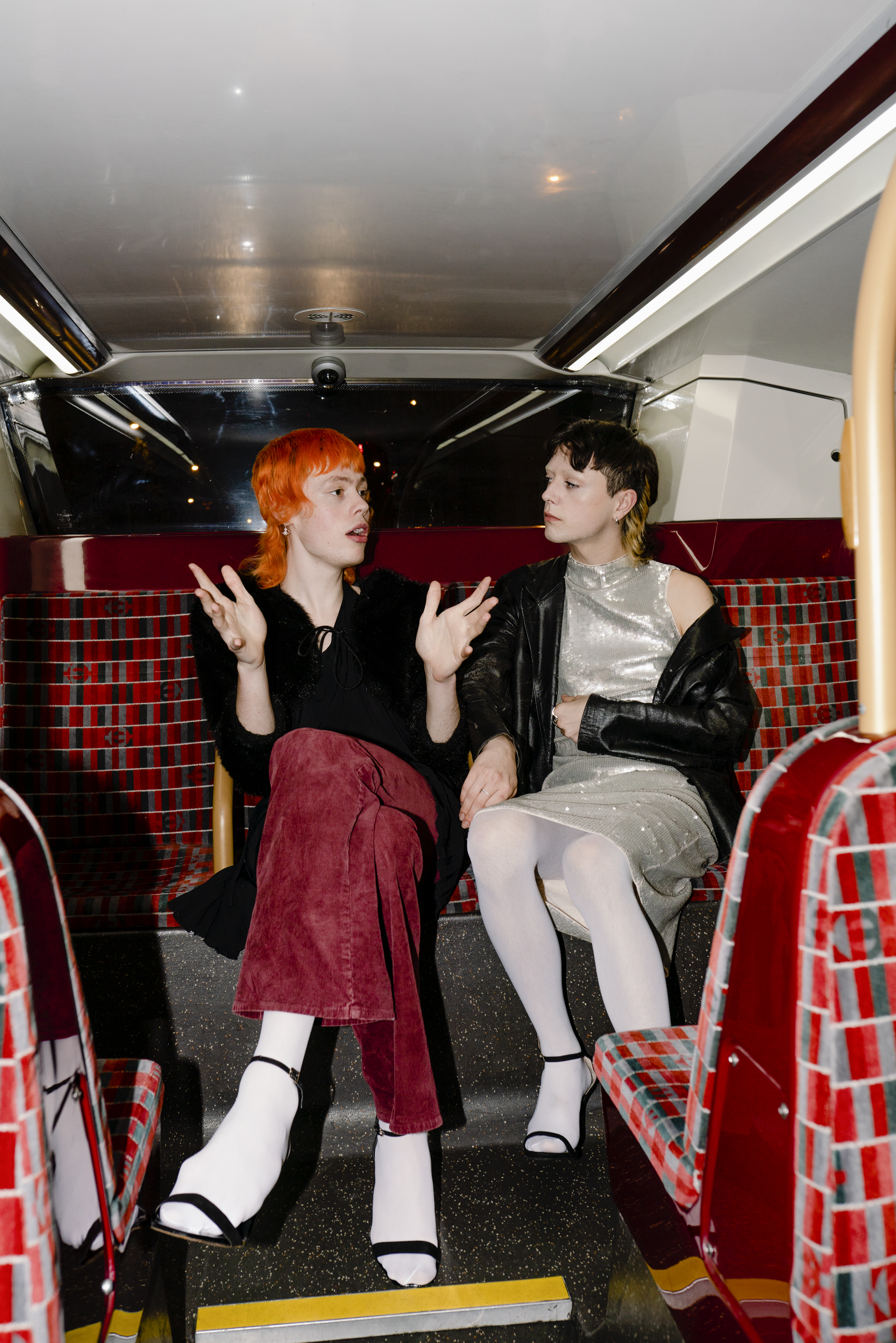 Intervista a Kiki e Donna per l'editoriale del fotografo Carlos Duro Yagüe con styling di Brando Prizzon