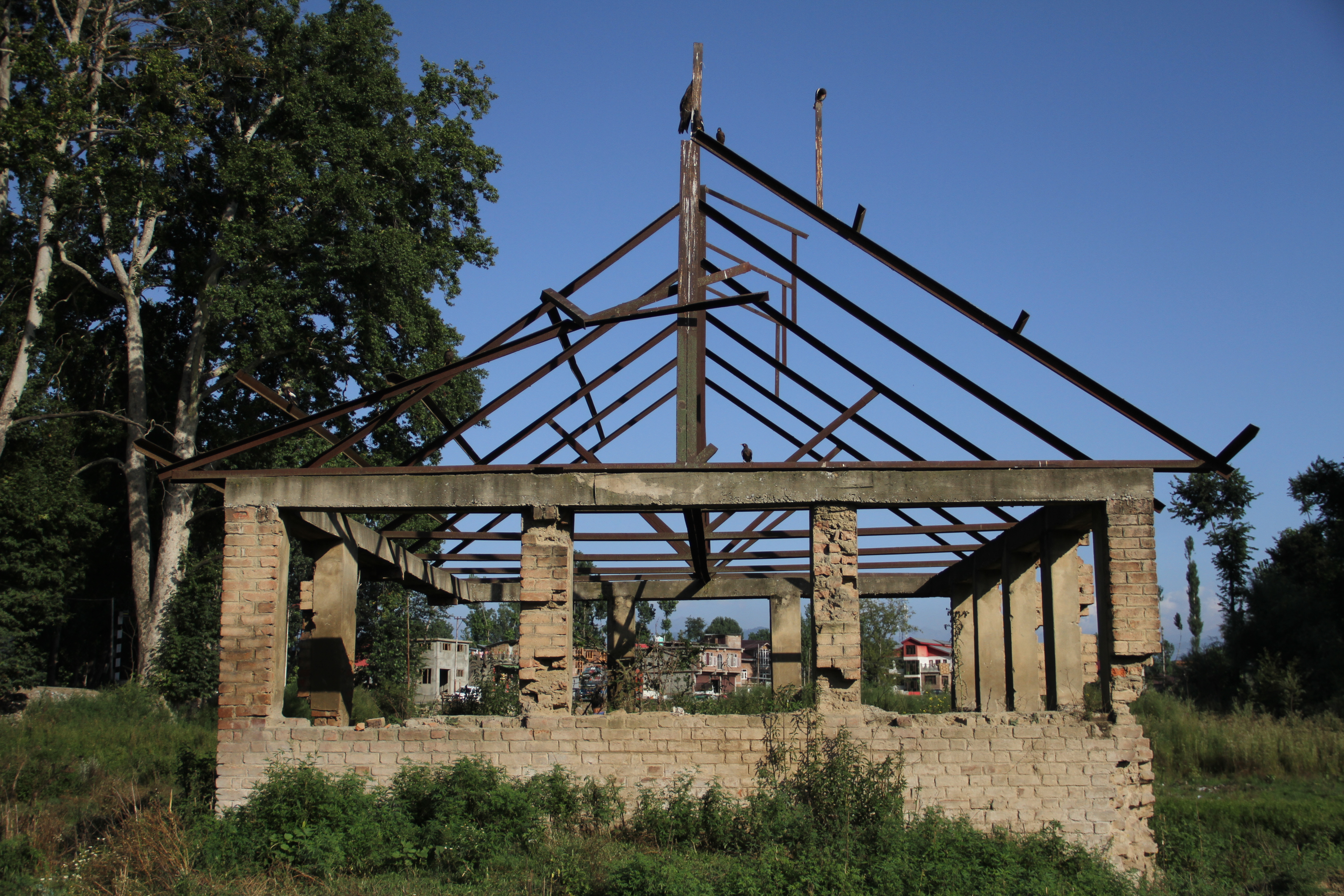 Krematorium yang menjadi tempat nongkrong Murad cs di distrik Anantnag, selatan Kashmir.