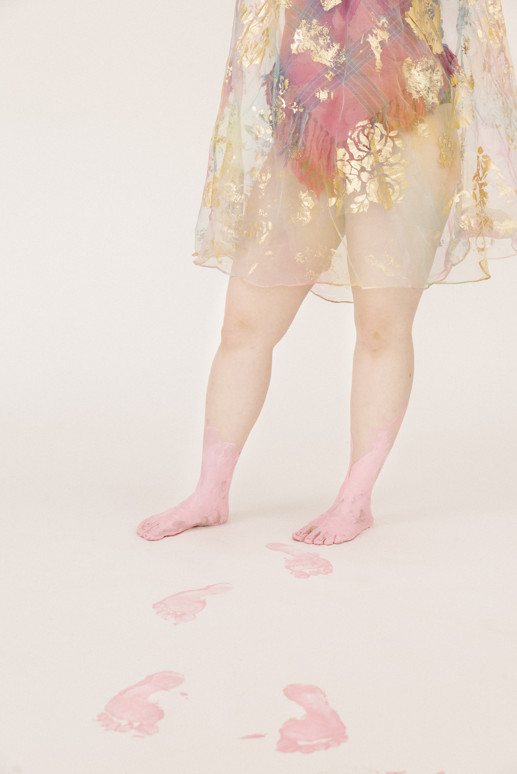 impronte rosa di piedi