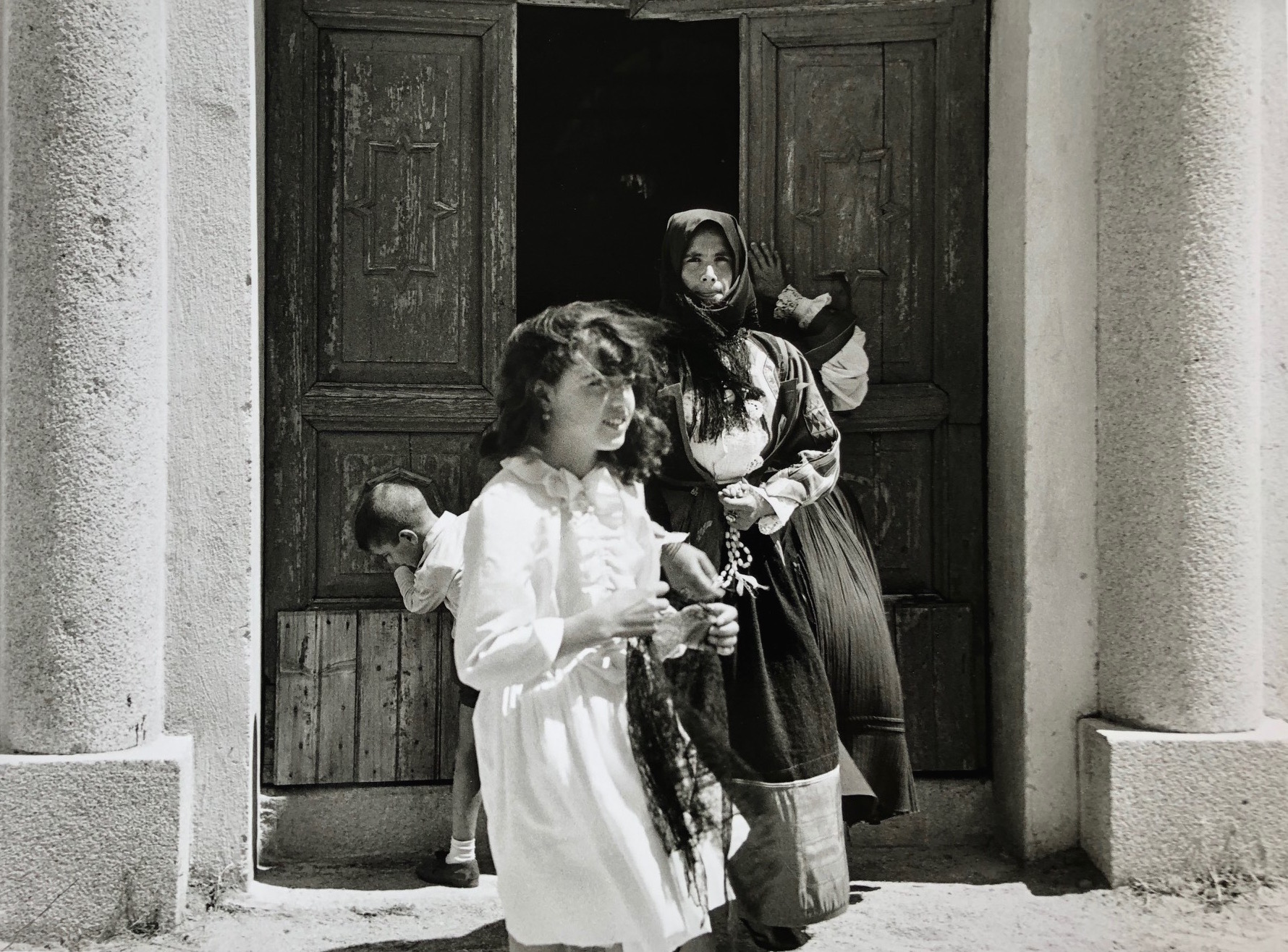 Orgosolo (uscita dalla chiesa), 1964 lisetta carmi