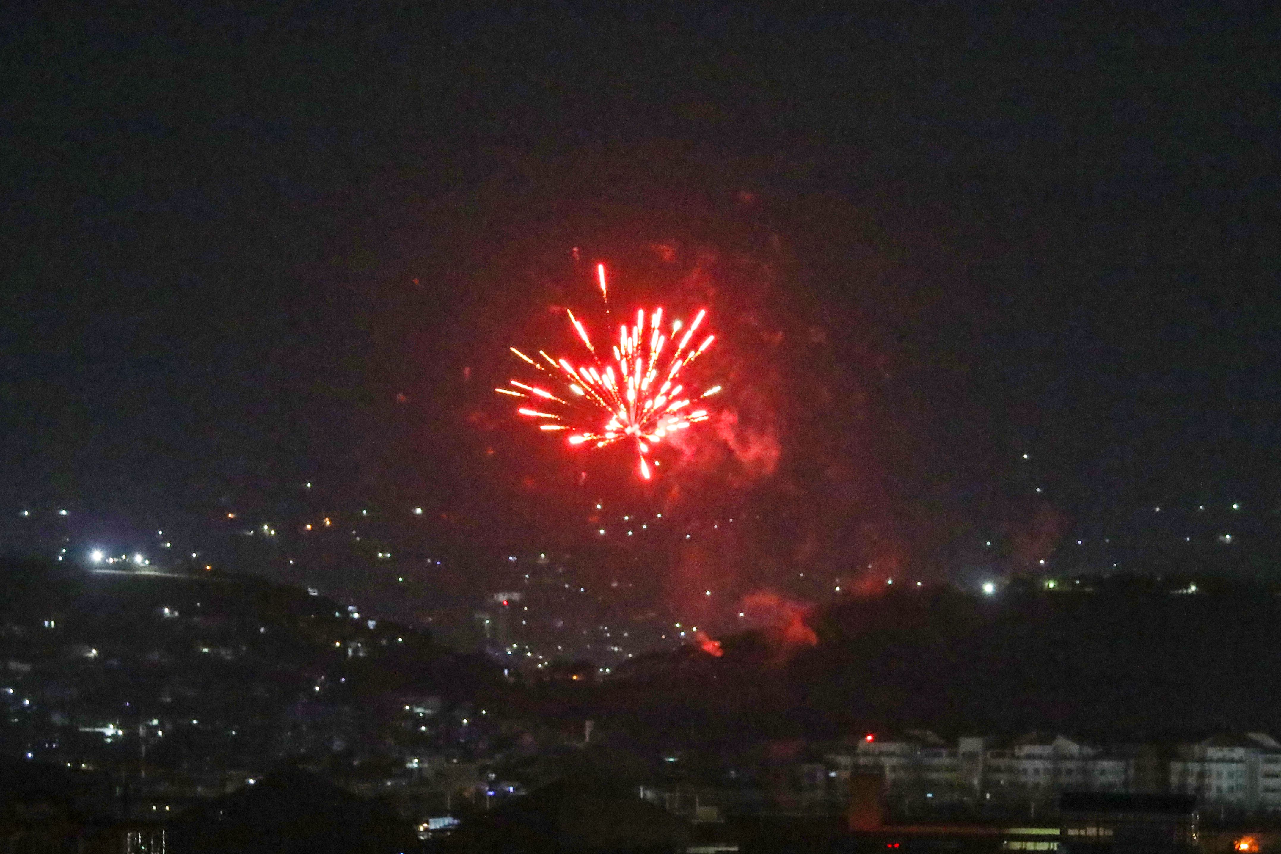 Kembang api menghiasi langit Kabul setelah pasukan AS meninggalkan Afghanistan. Foto: AFP via Getty Images