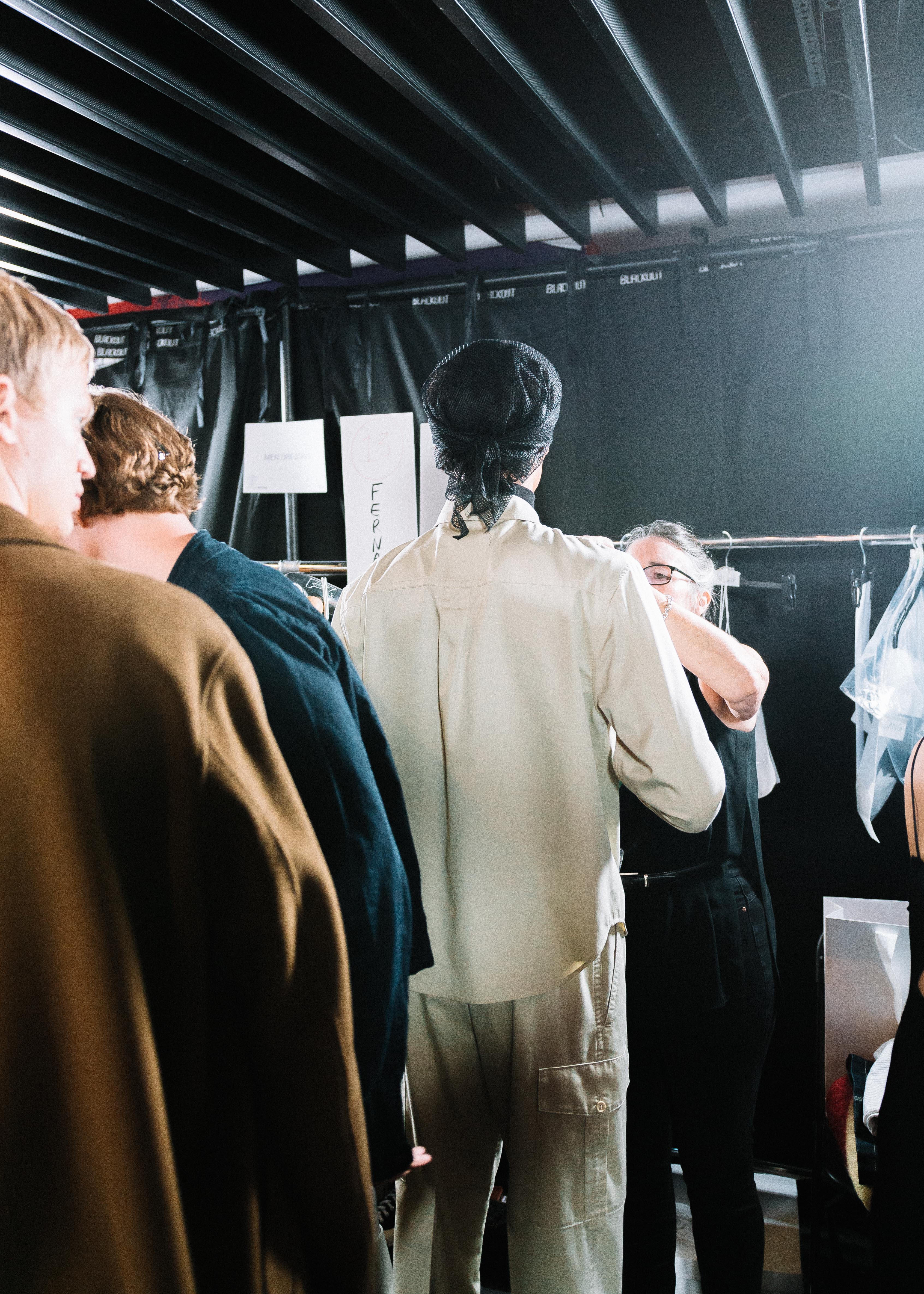 backstage sfilata cos F/W 21 london fashion week