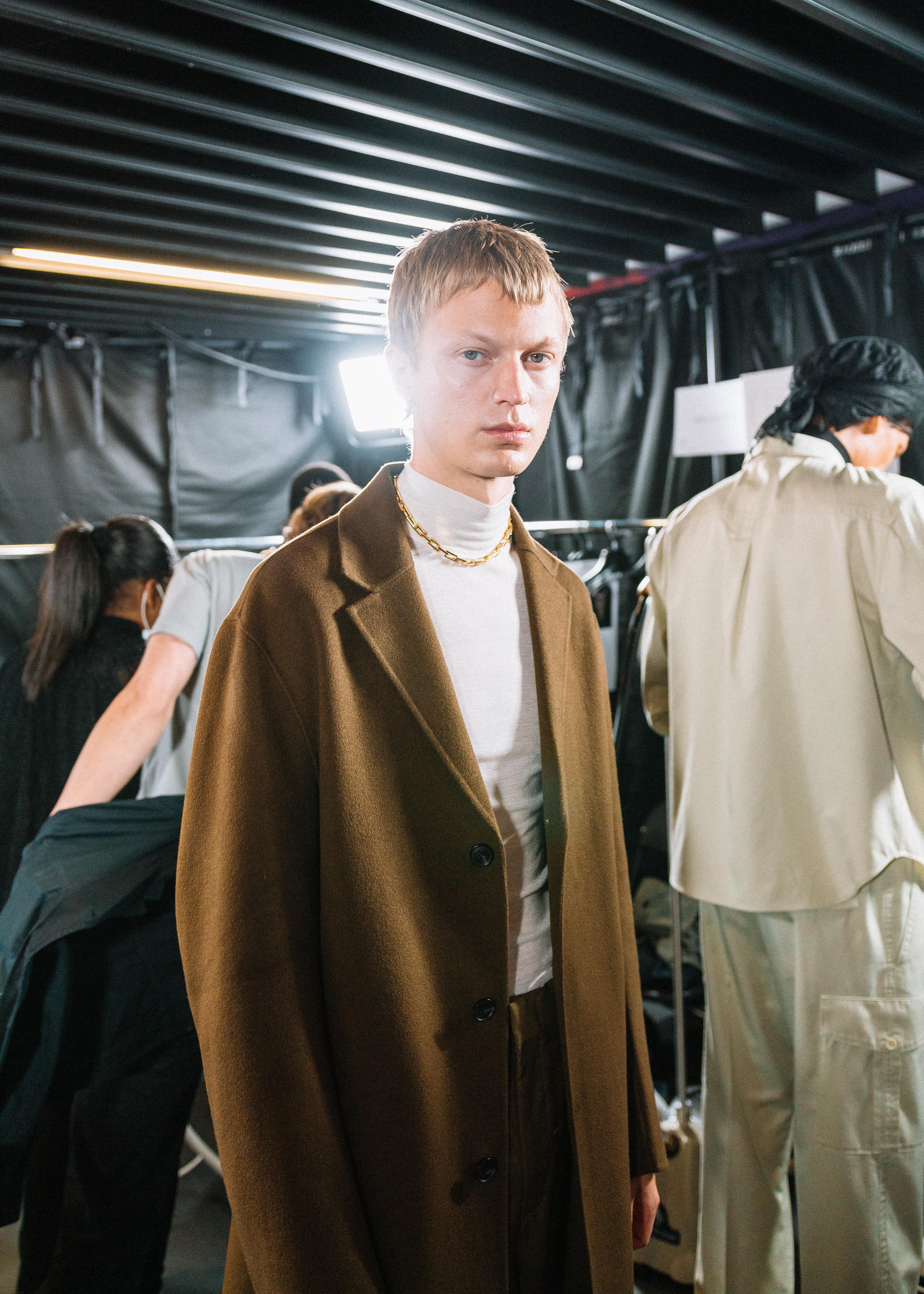 backstage sfilata cos F/W 21 london fashion week