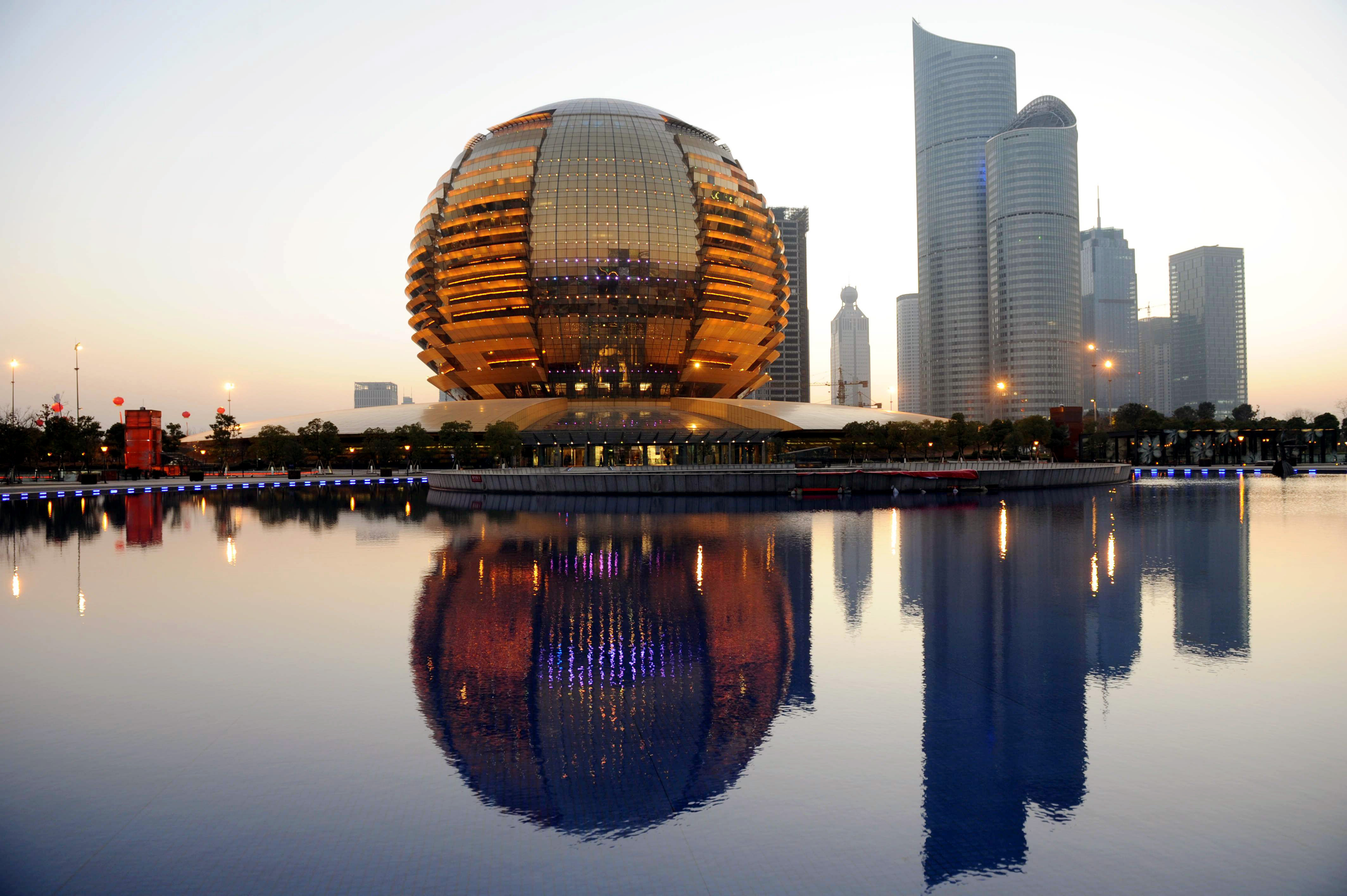 Gedung konferensi internasional Hangzhou merupakan salah satu dari 10 “bangunan terjelek” pada 2015. Foto: Imaginechina via AP Images.