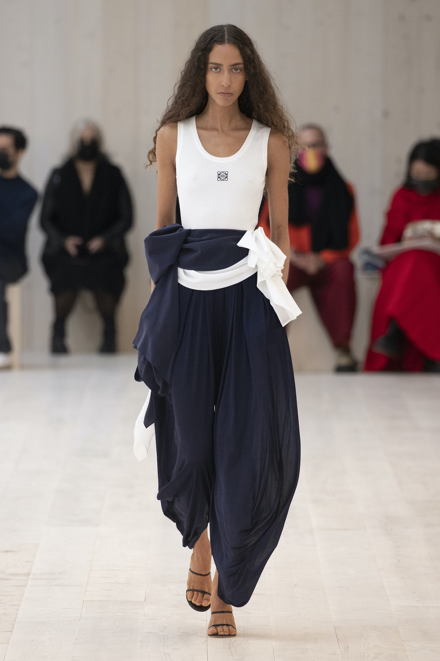 LOEWE Women_s Spring Summer 2022 Look 23.jpg