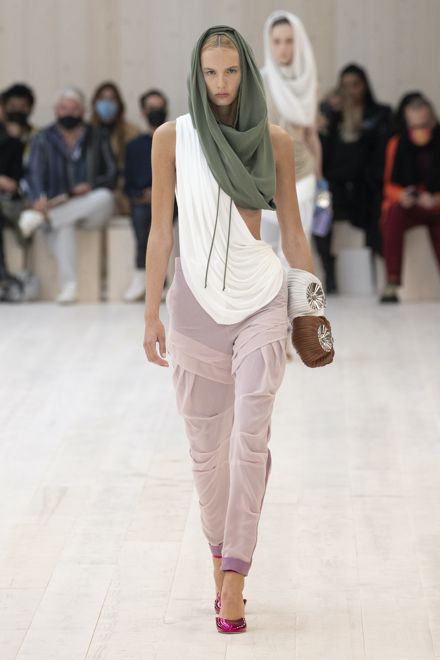 LOEWE Women_s Spring Summer 2022 Look 25.jpg