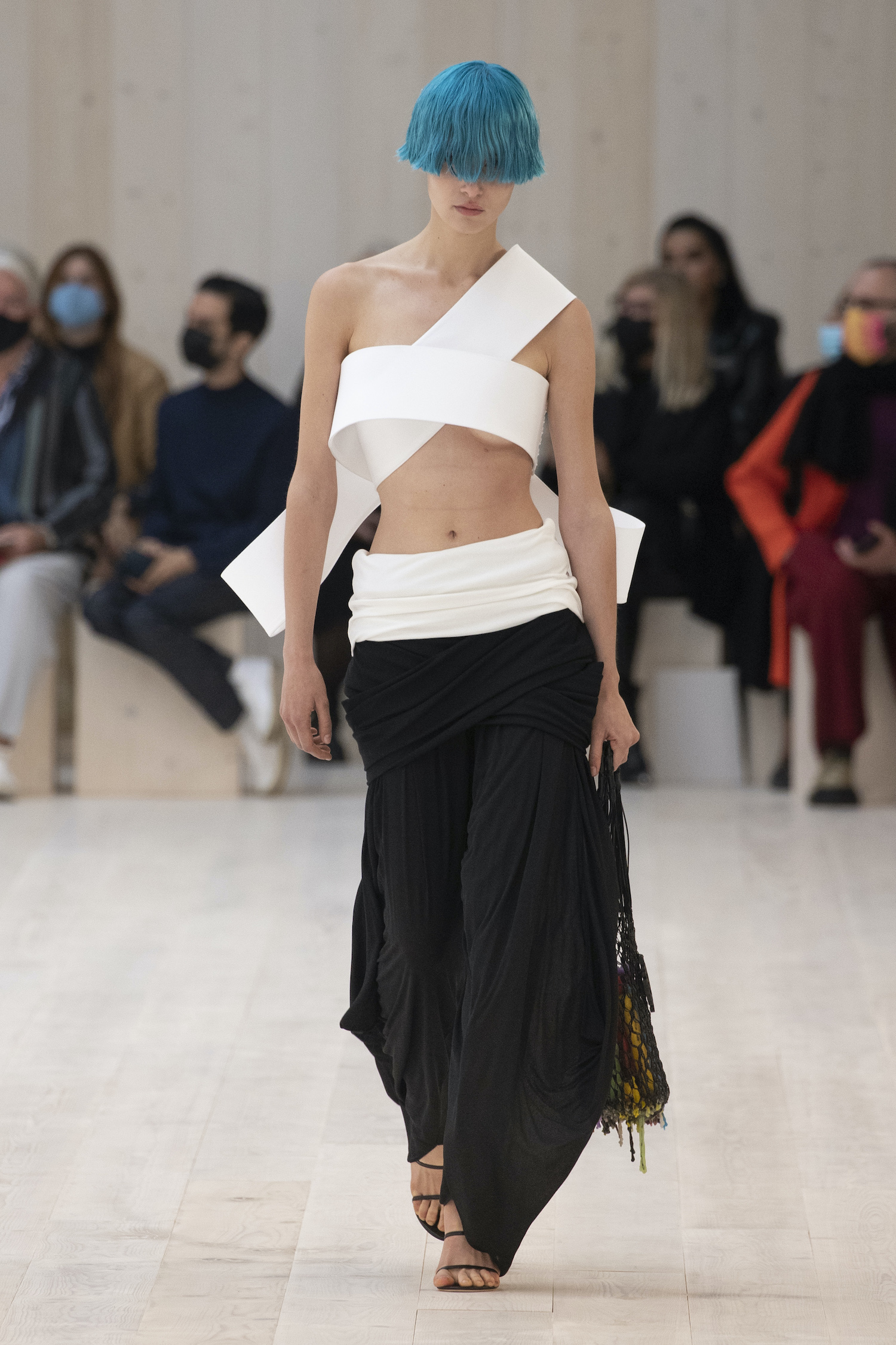 LOEWE Women_s Spring Summer 2022 Look 33.jpg