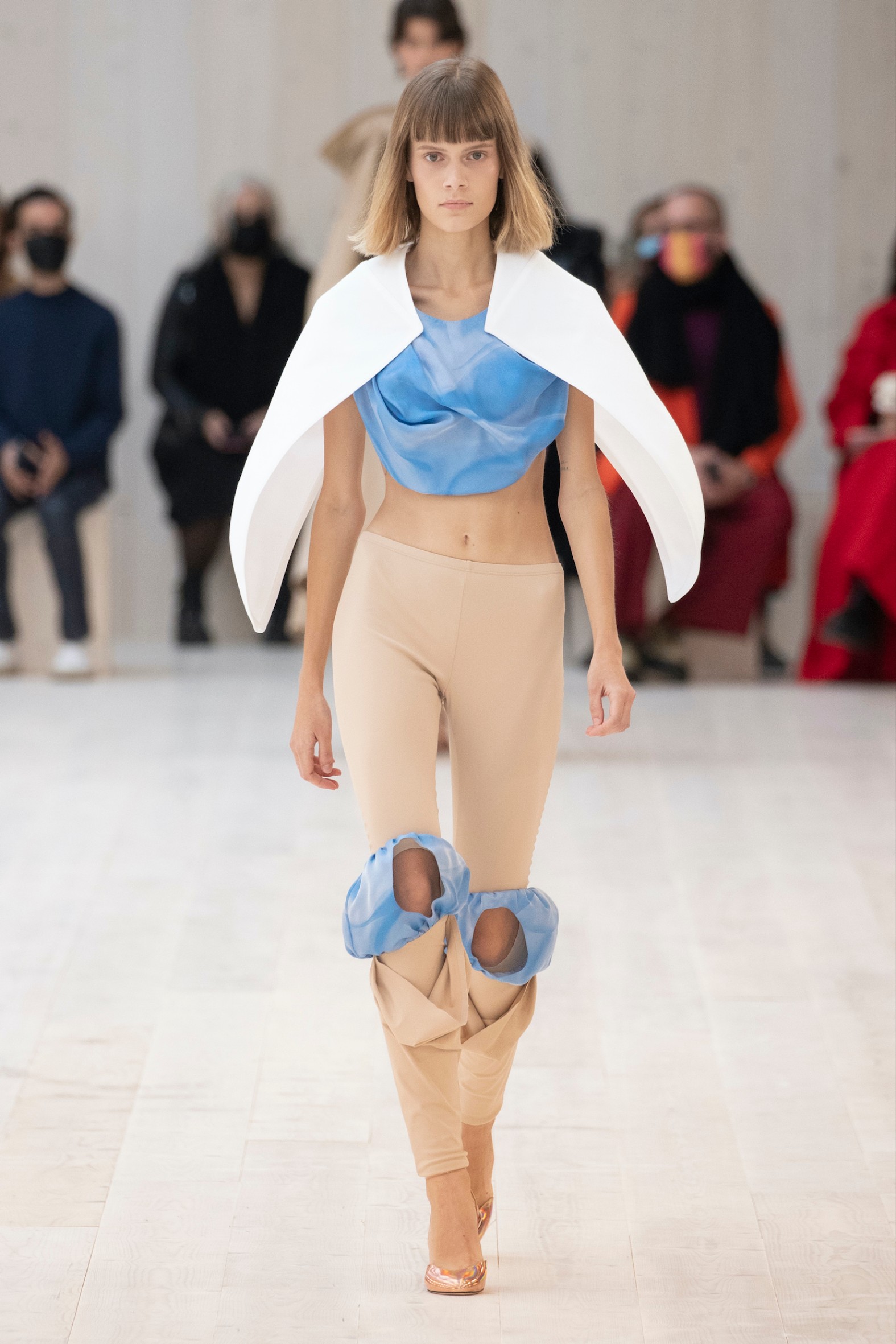 1633162051774-loewe-womens-spring-summer-2022-look-7.jpeg