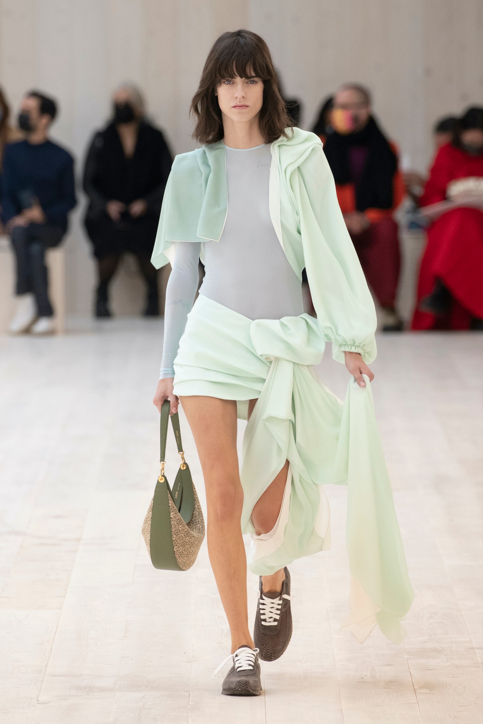1633162077541-loewe-womens-spring-summer-2022-look-21.jpeg