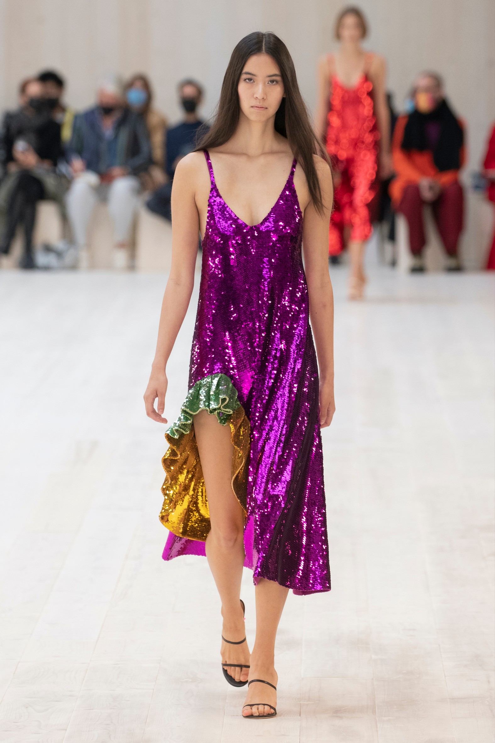 1633162135783-loewe-womens-spring-summer-2022-look-41.jpeg