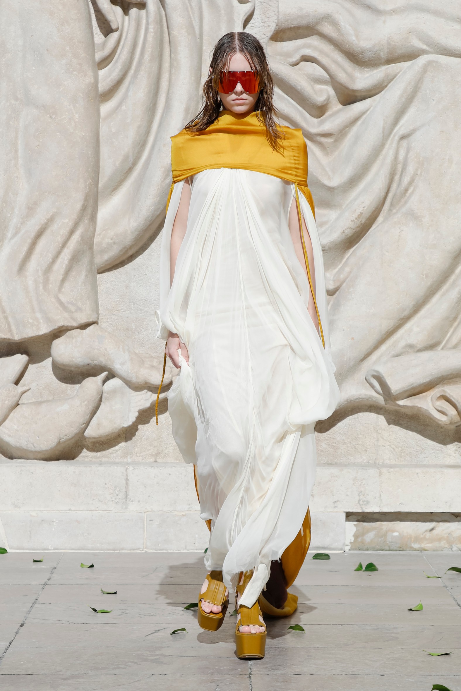 1633118997258-rick-owens-rtw-ss22-look-35.jpeg