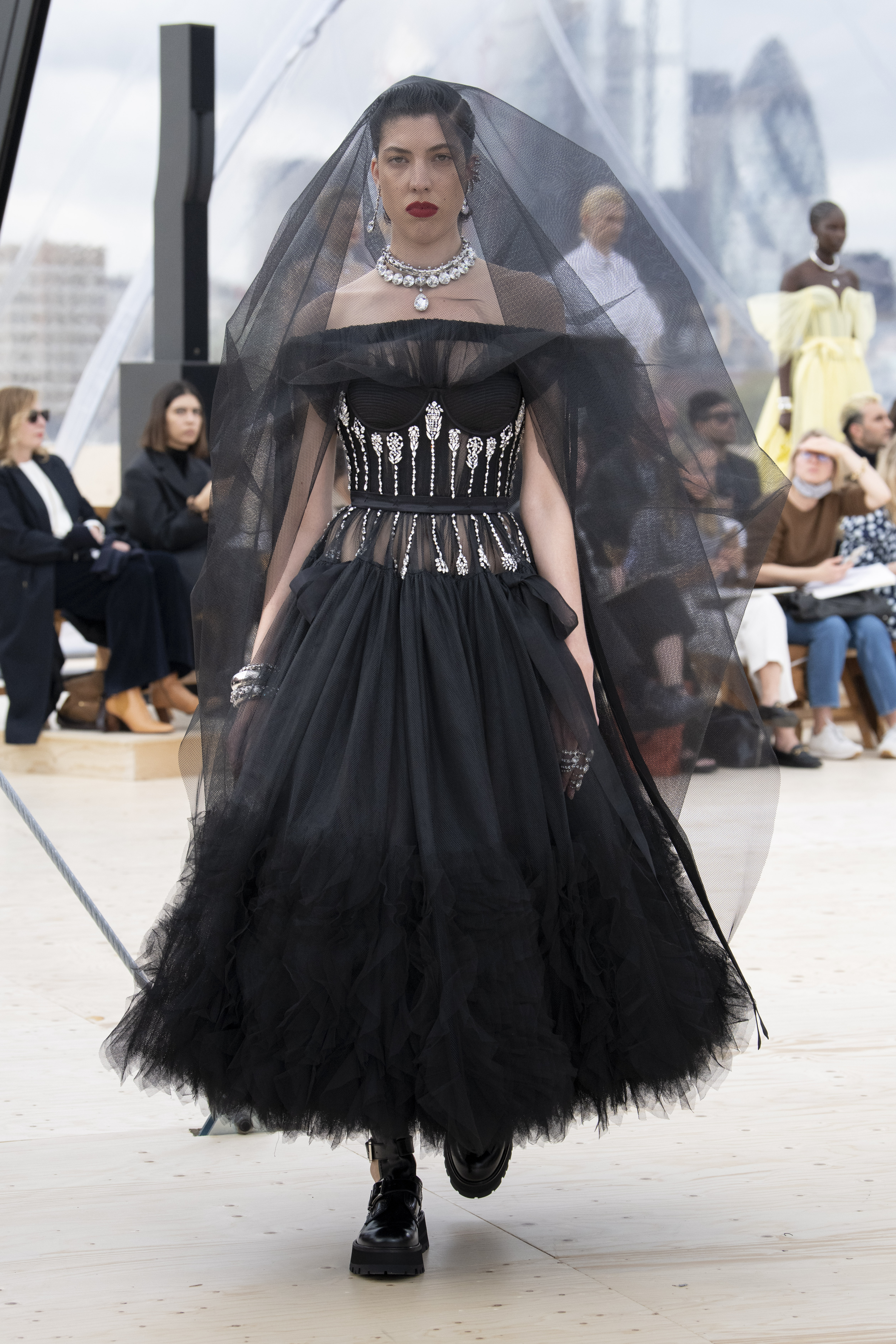 Alexander McQueen SS22: 5 Styling Tips To Take Away From The Show