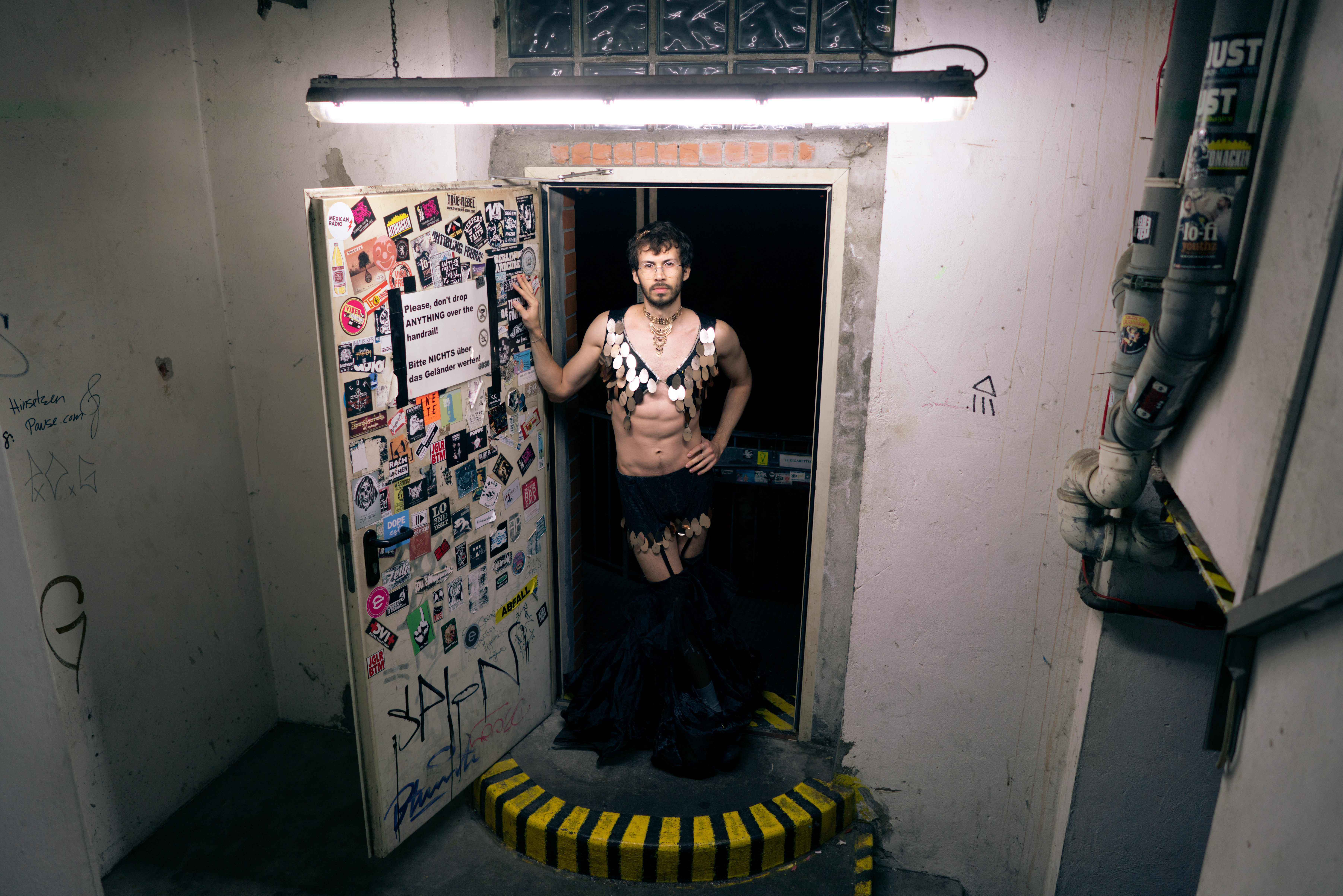 Come Get Your Honey, il libro fotografico Samet Durgun che esplora l'esperienza della comunità queer di richiedenti asilo a Berlino