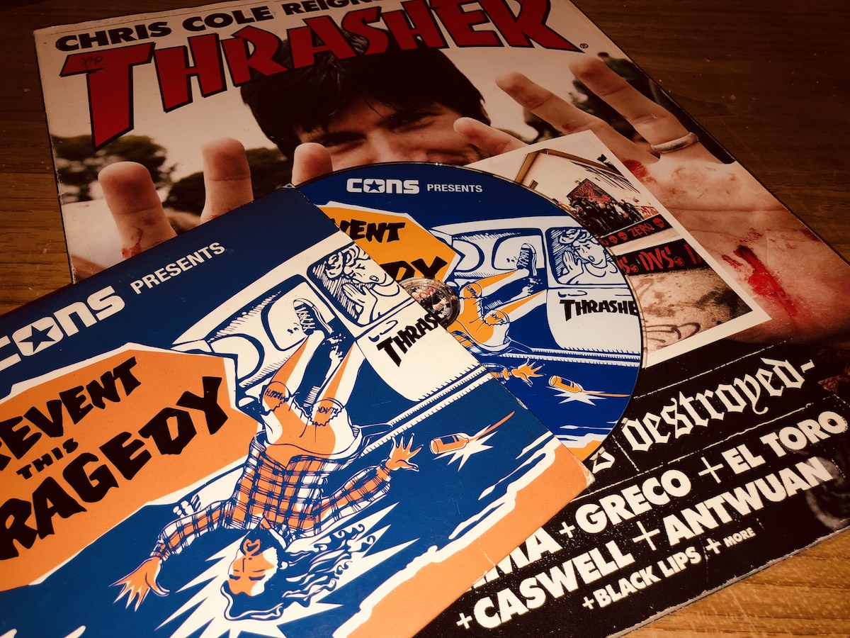 Majalah Thrasher sepaket dengan DVD.