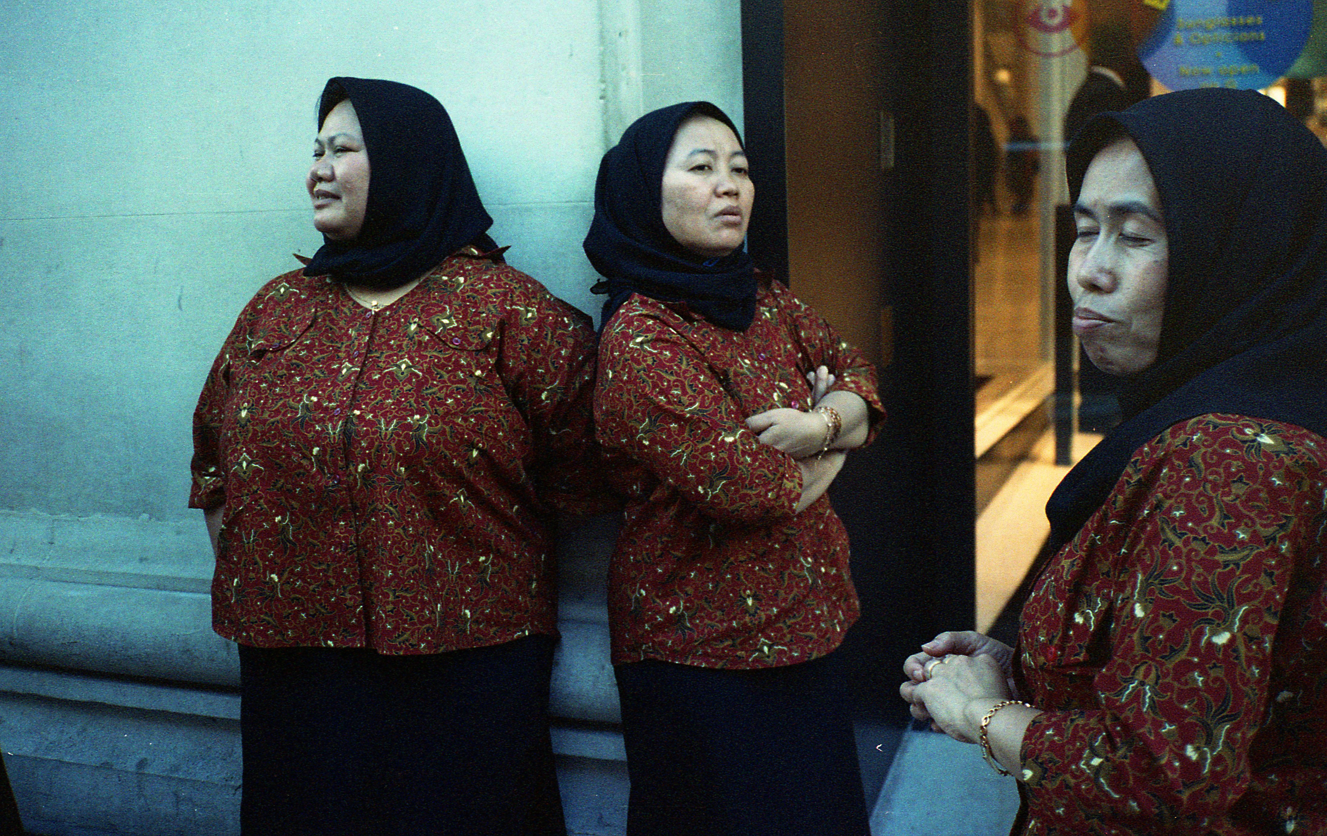 tre donne asiatiche velate con hijab