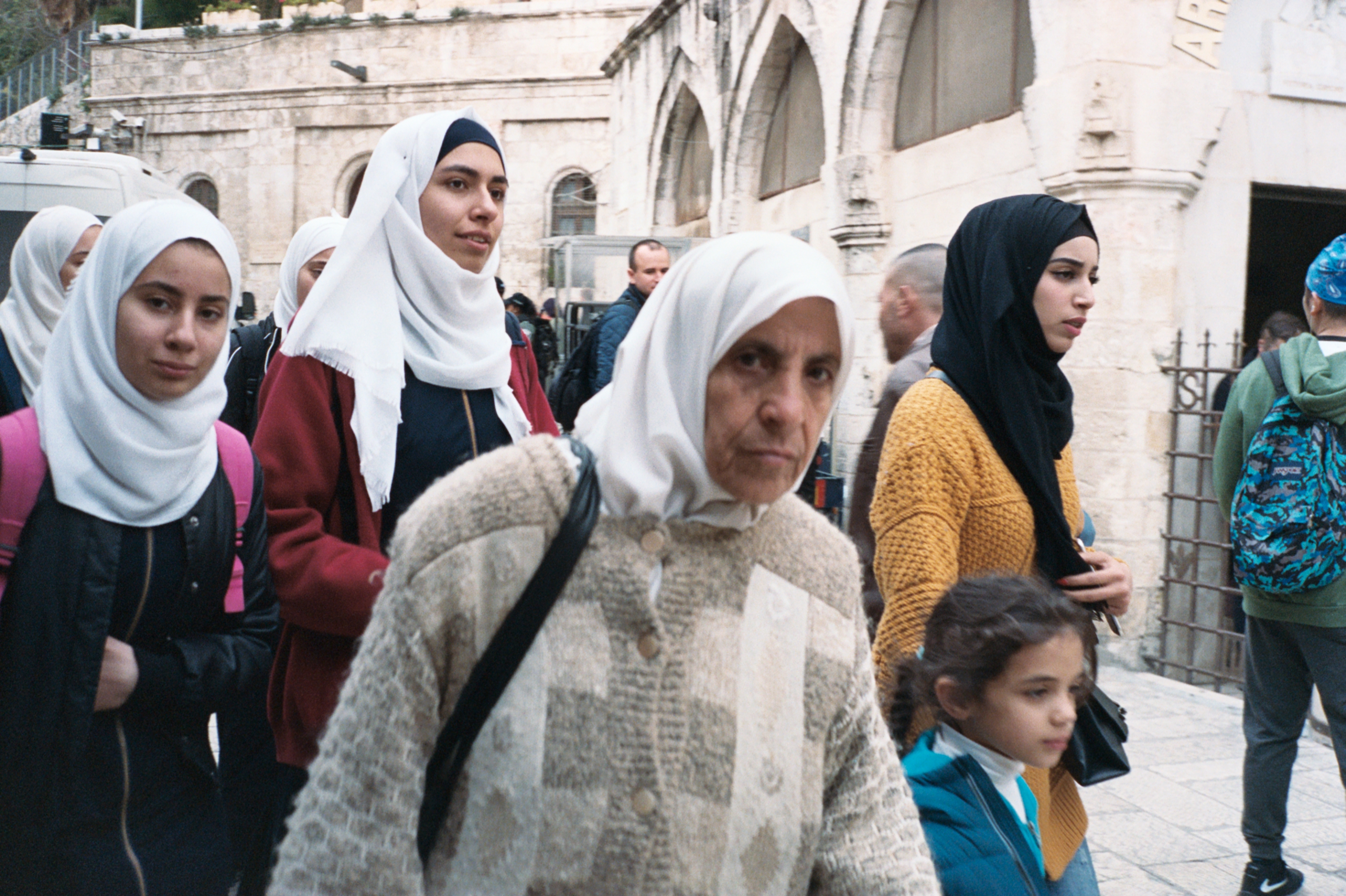 donne con hijab nella città antica di gerusalemme