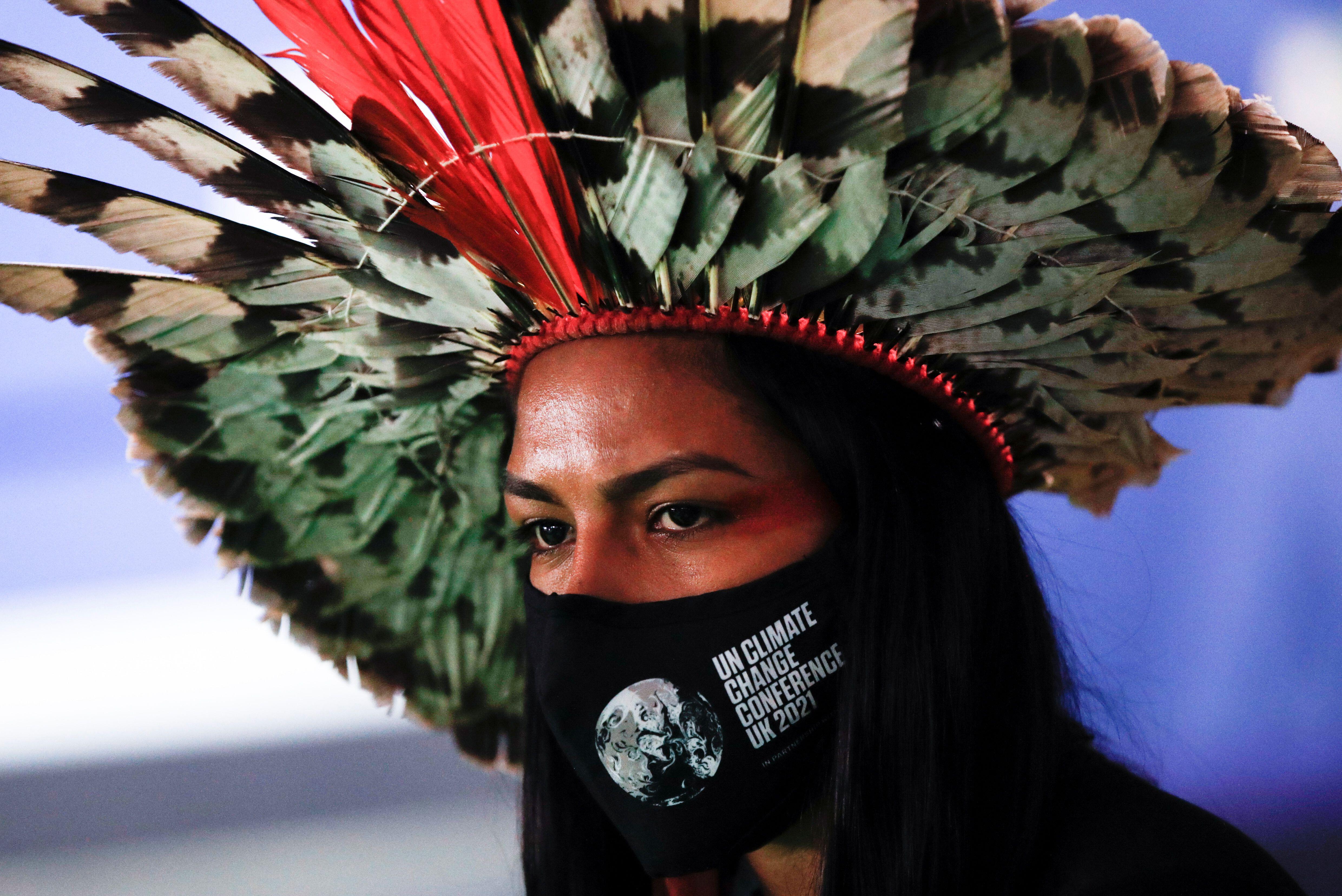 O delegată indigenă a Amazonului în timpul COP26. Foto: Reuters/Phil Noble