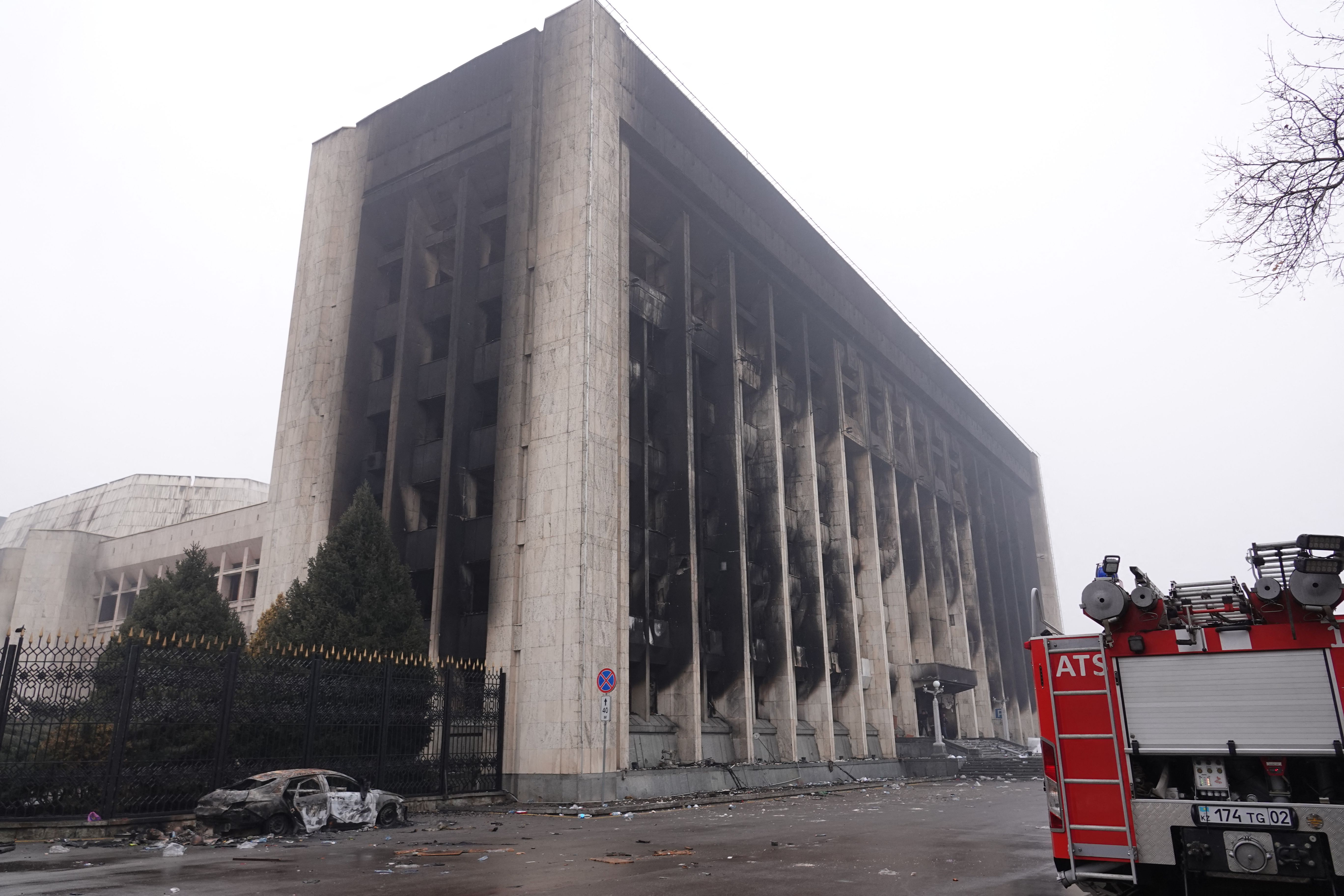 Gedung pemerintah Kazakhstan yang hangus terbakar