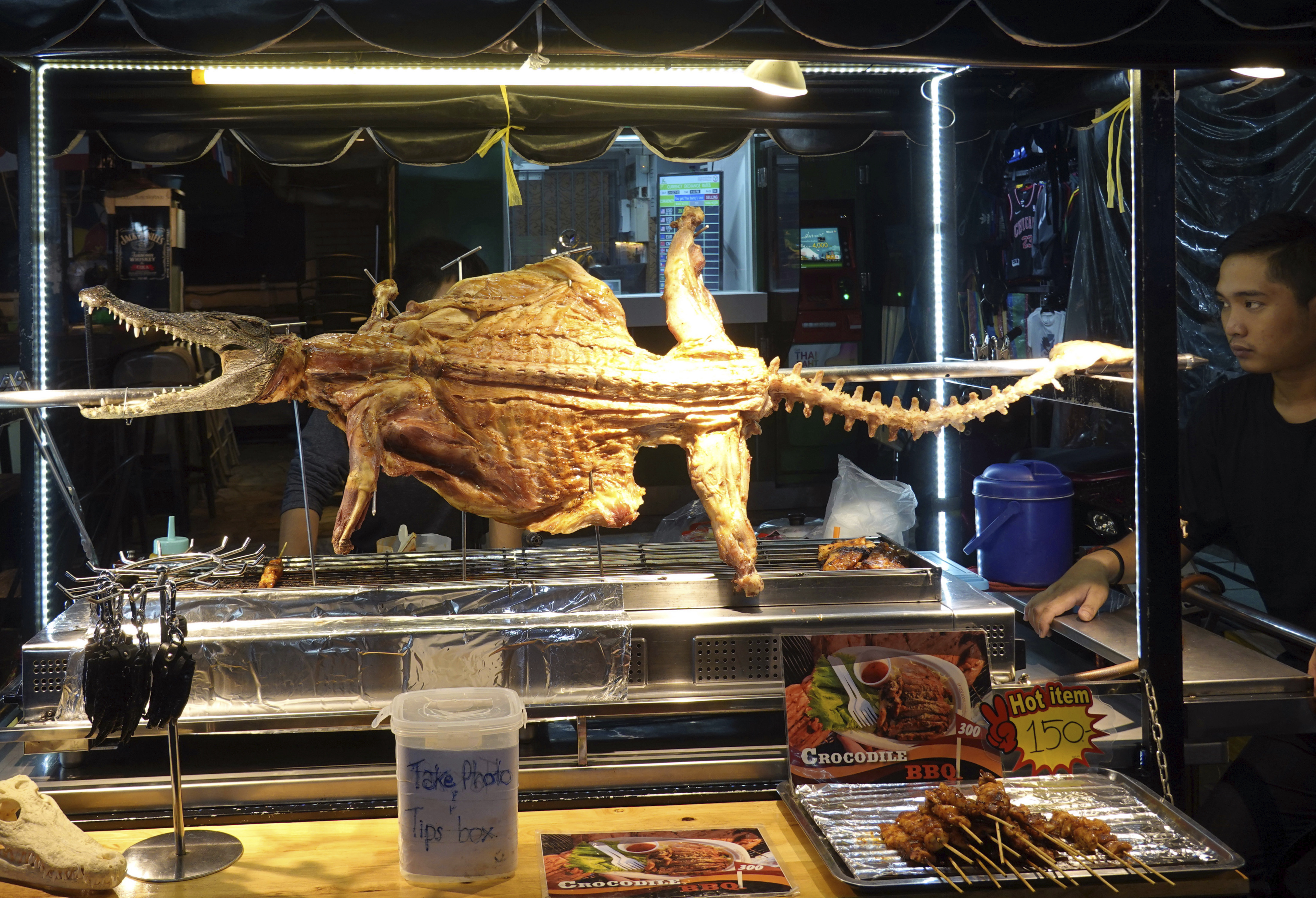 Daging buaya panggang di Bangkok, Thailand pada Oktober 2019. Foto: Soeren Stache/Picture-Alliance/DPA/AP