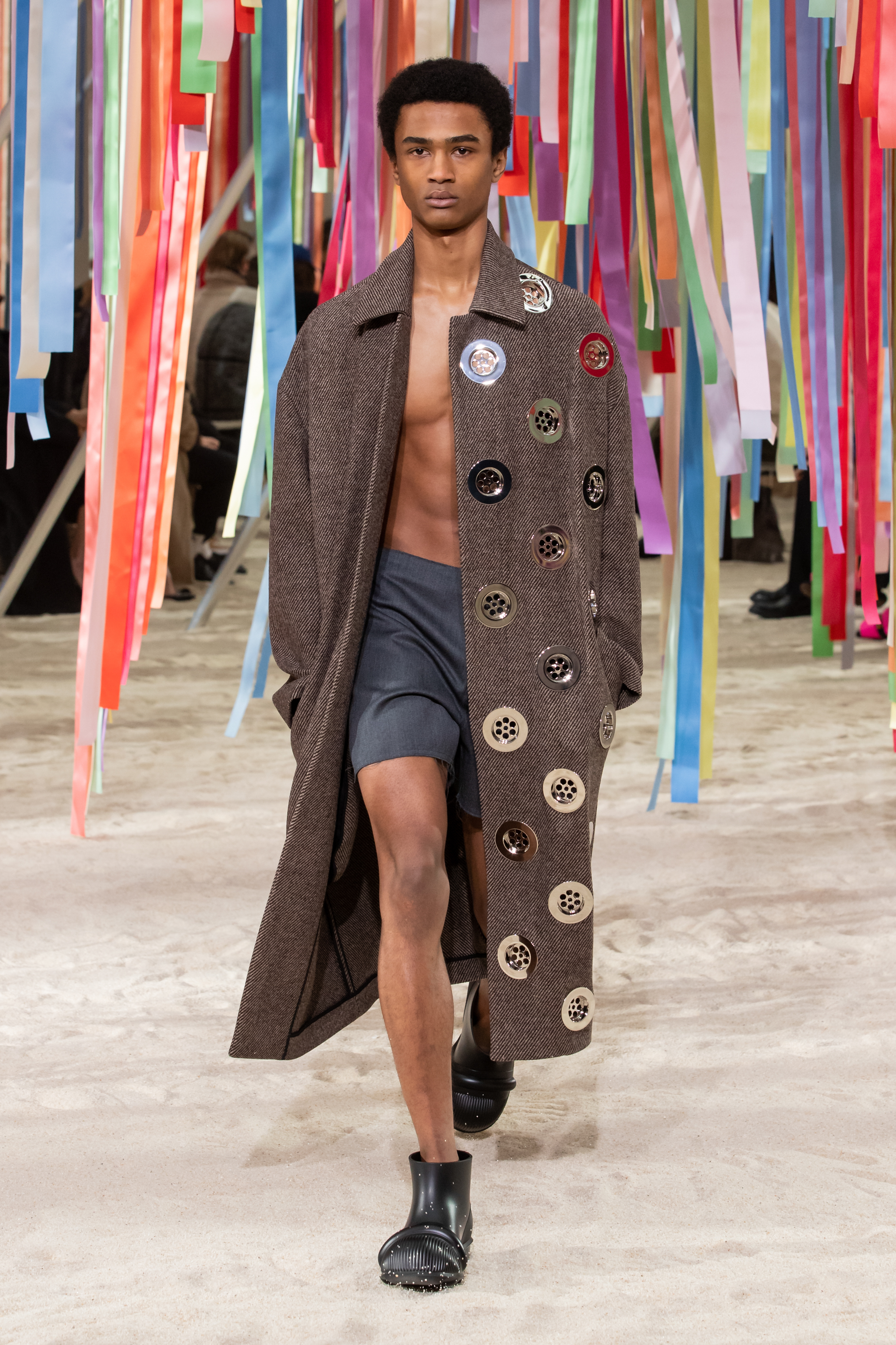 Loewe Fall 2022 Menswear: A Physical Manifestation of Cyber-Absurdity - The  Manor