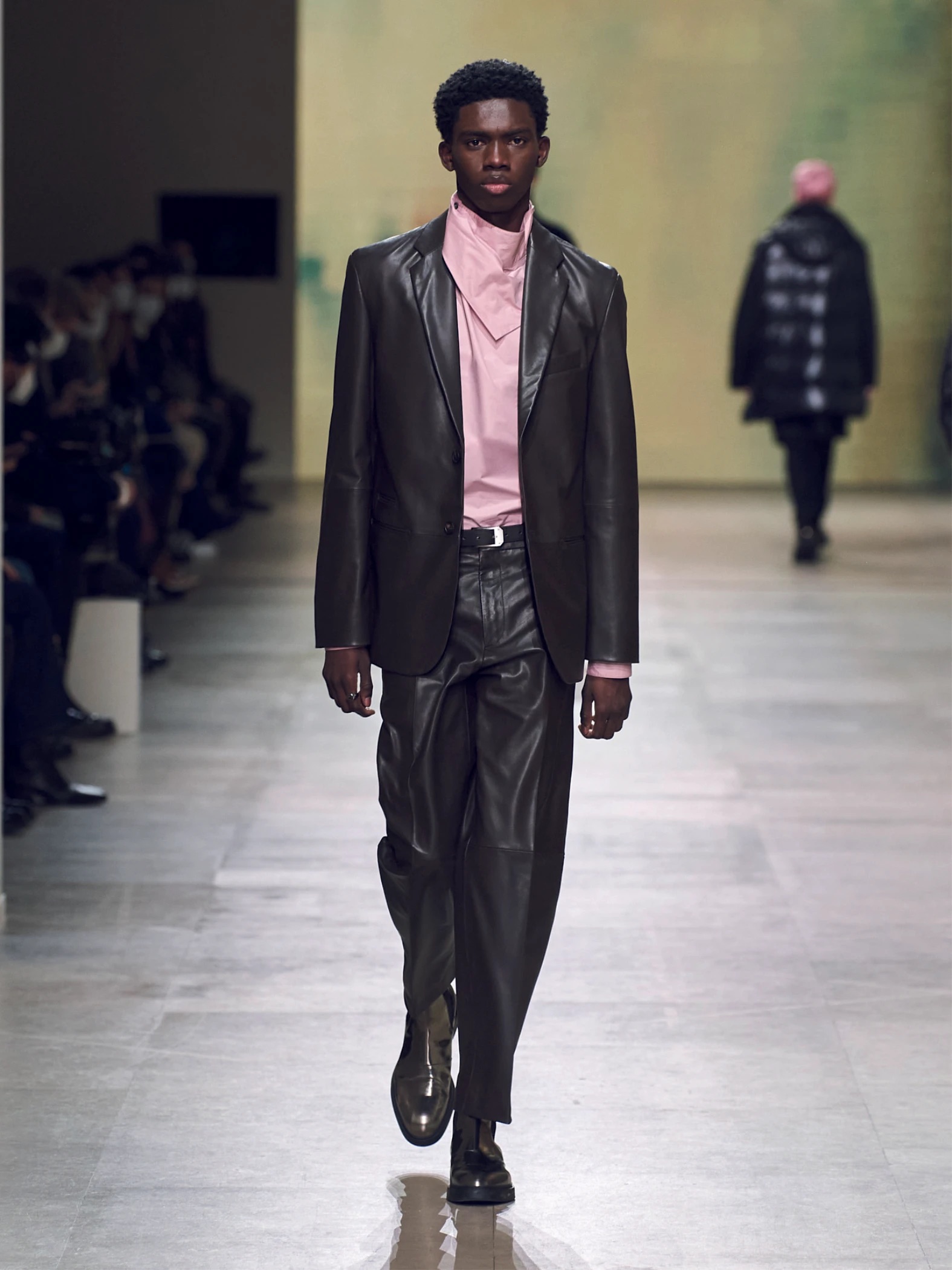 1643113220106-runwayhermesdefilepaphah22filippofior39.jpeg