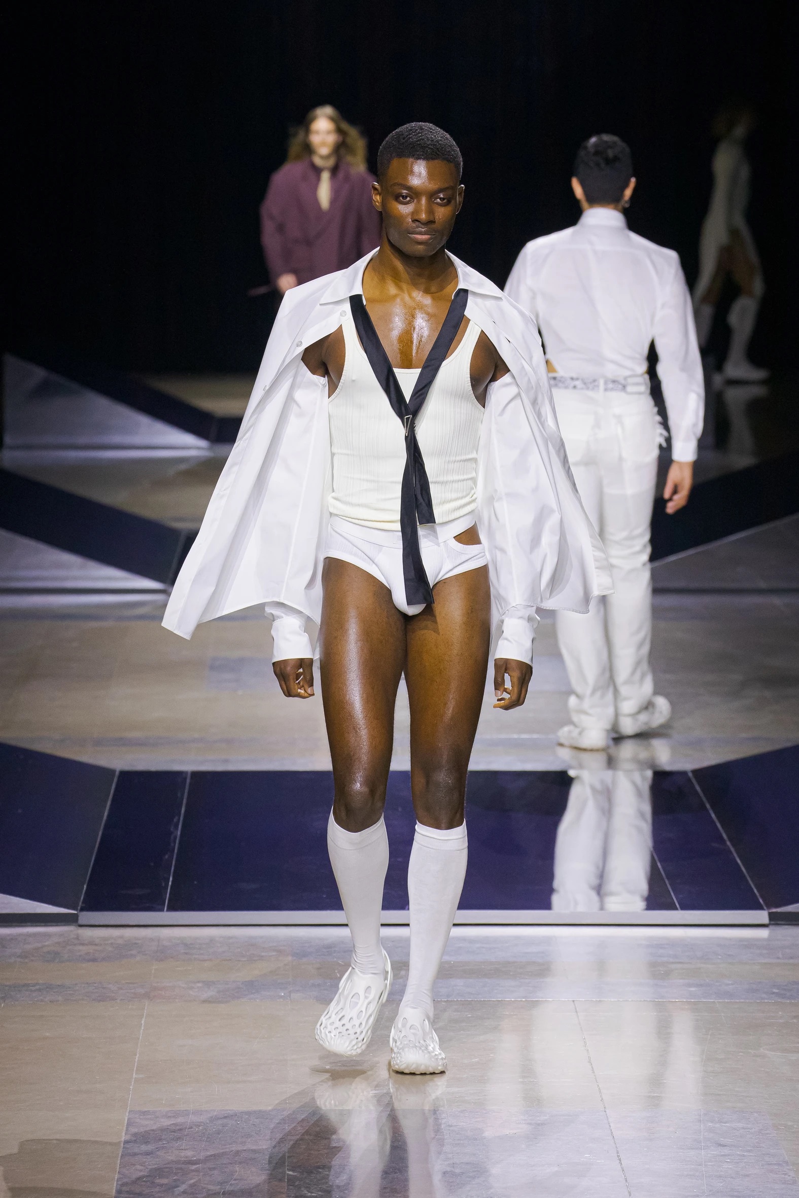 1643111125930-lgn-fw22runwaylook23.jpeg