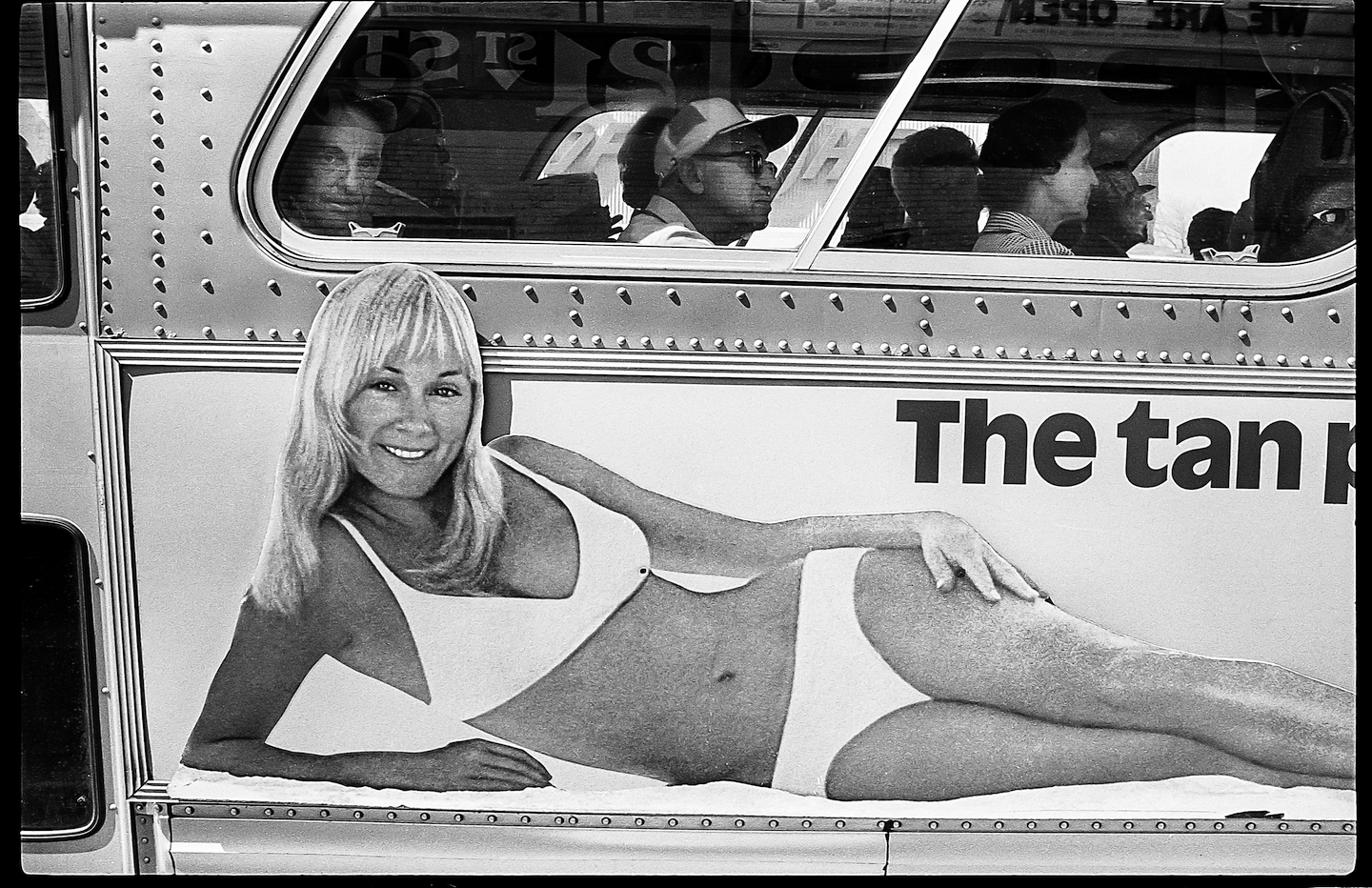 MB-100_BusTan_MiamiBeach1974_R023N15_GODLIS.jpg