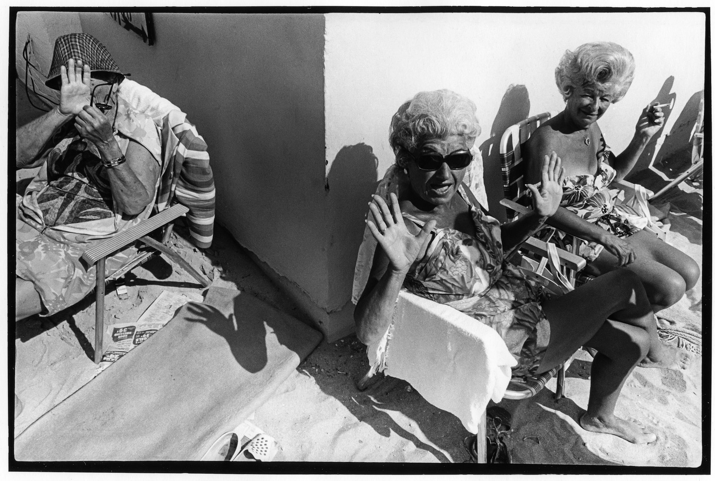 MB-010_HandLadies_GODLIS.jpg