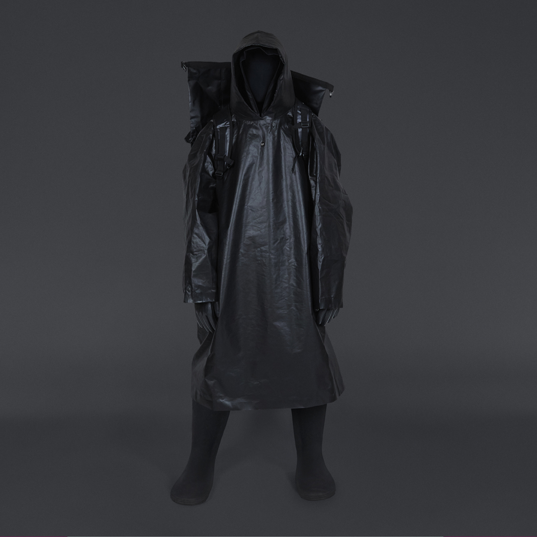 ④YEEZY-GAP-ENGINEERED-BY-BALENCIAGA_FEB-2022_LOOK-1.jpg
