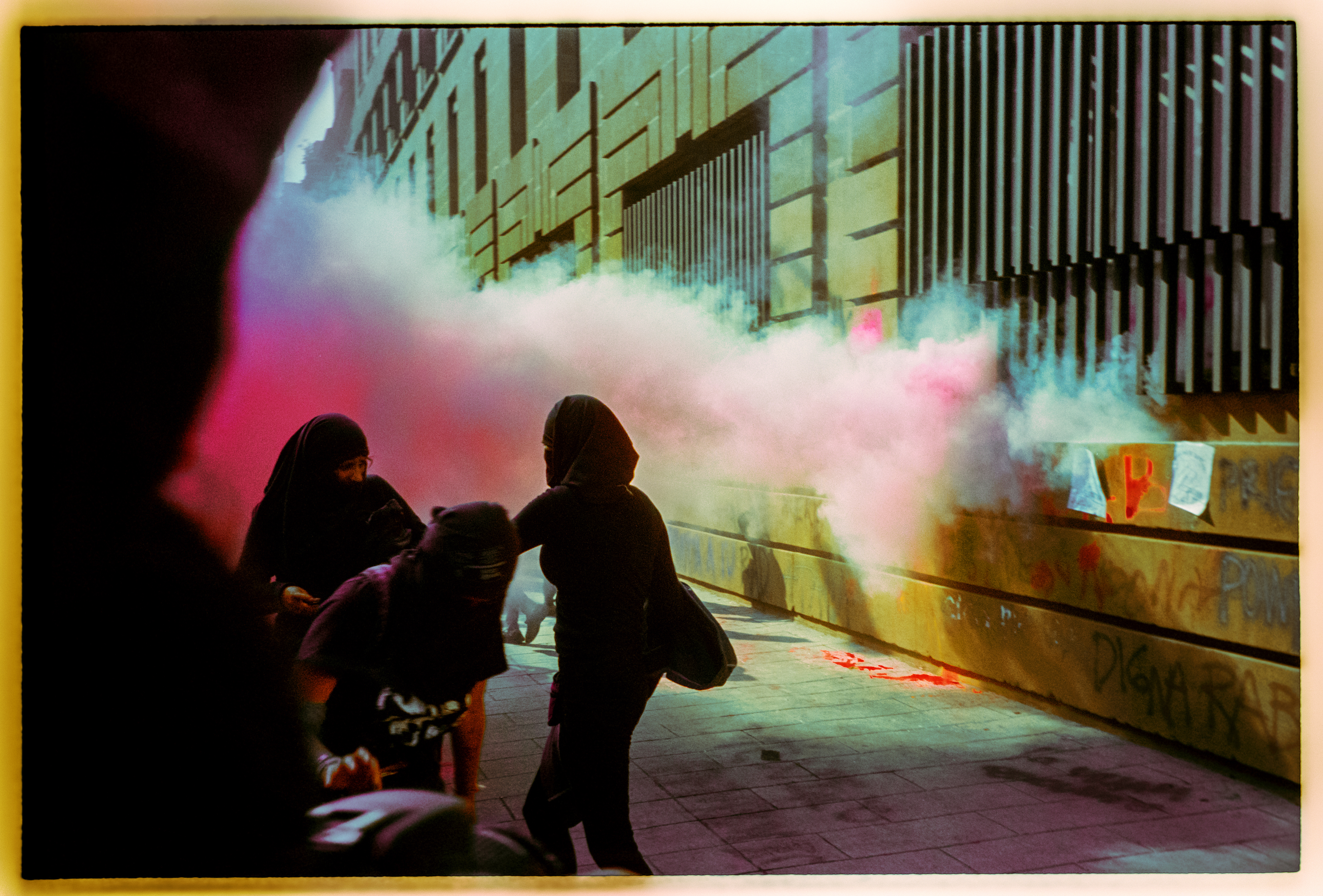 gas rosso manifestazione lotto marzo 8 marzo foto ludovica anzaldi
