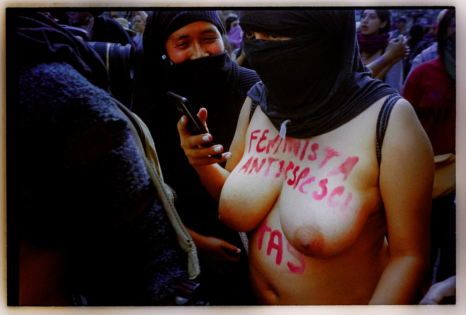 manifestante seno nudo esposto 8 marzo foto ludovica anzaldi