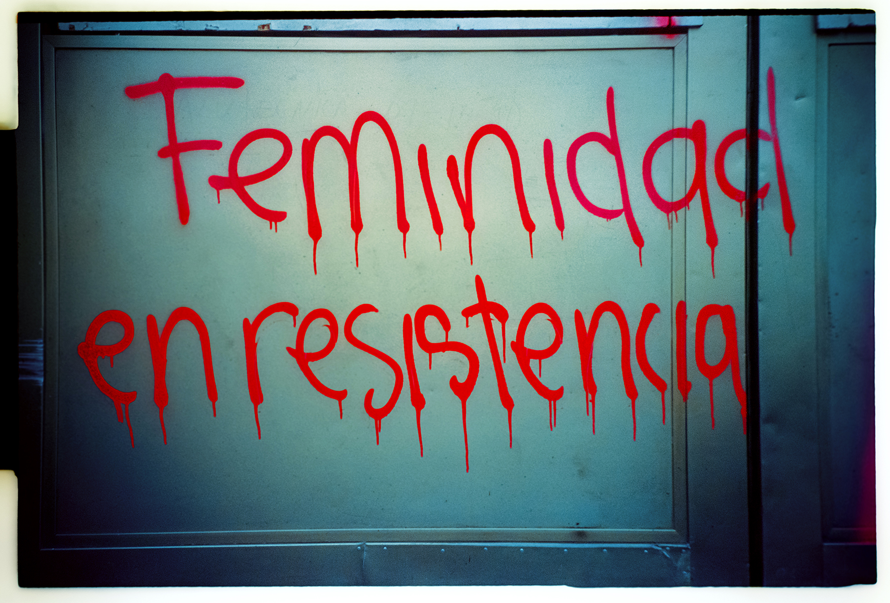 scritta femminista feminicidad en resistencia foto ludovica anzaldi