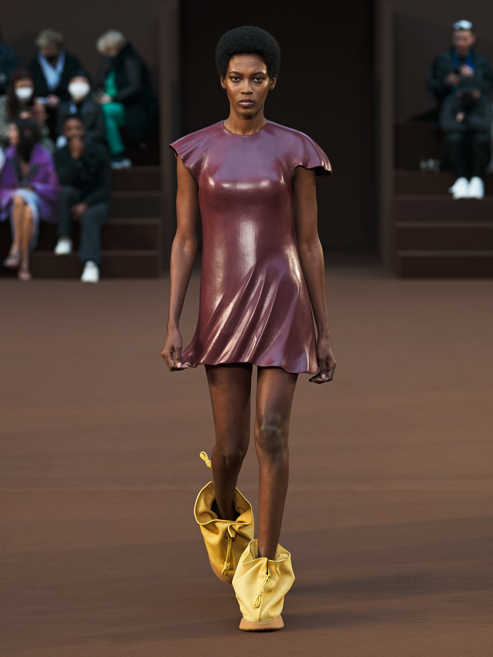 Review: Jonathan Anderson gives a masterclass in silhouette at Loewe AW20