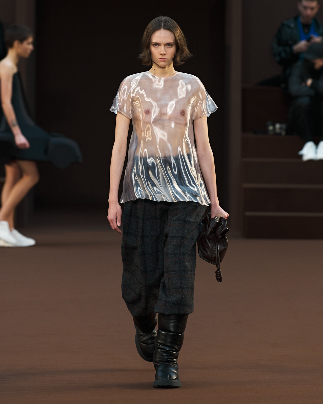 Review: Jonathan Anderson gives a masterclass in silhouette at Loewe AW20