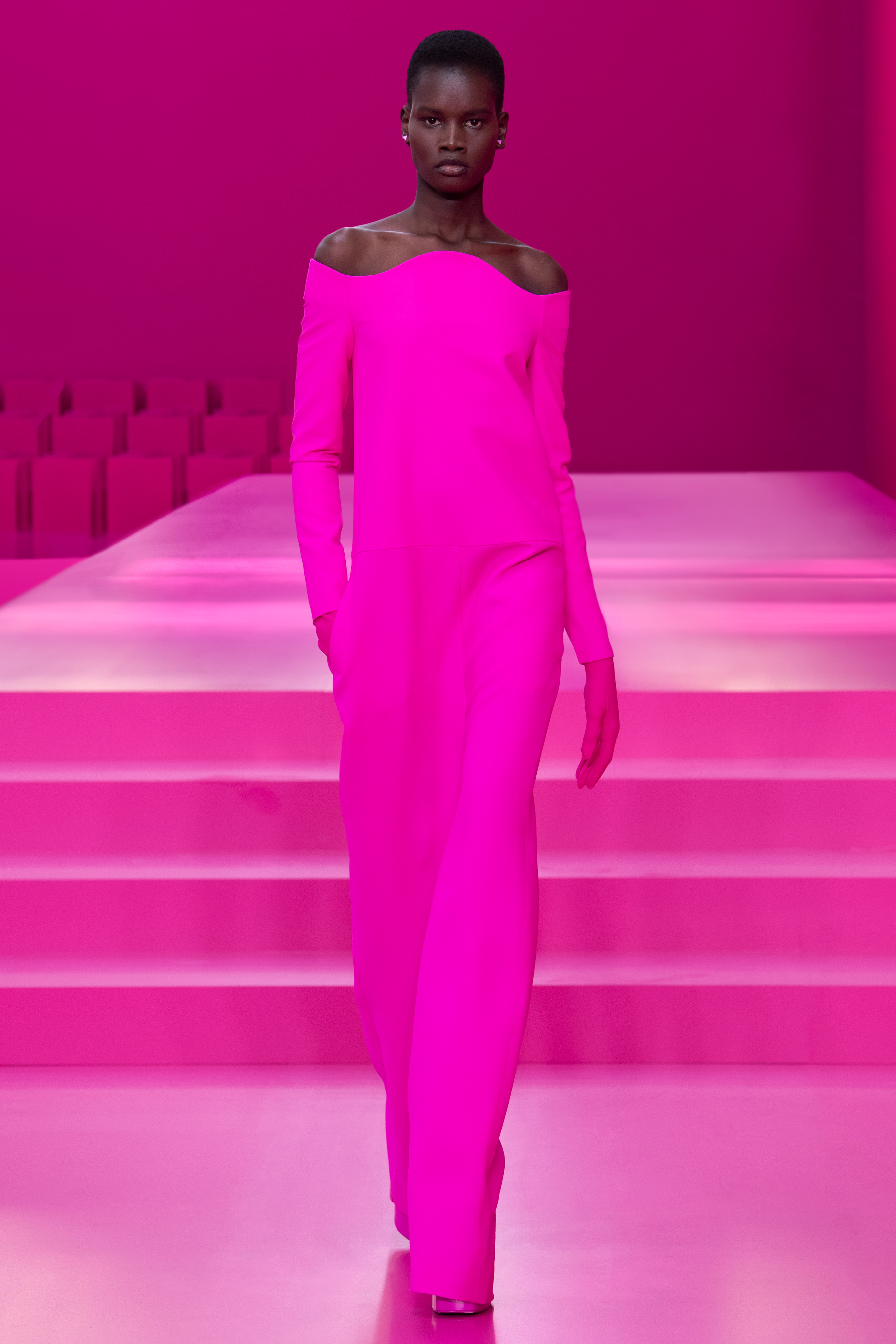 ①001_VALENTINO_PAP_FW22-23_.jpg