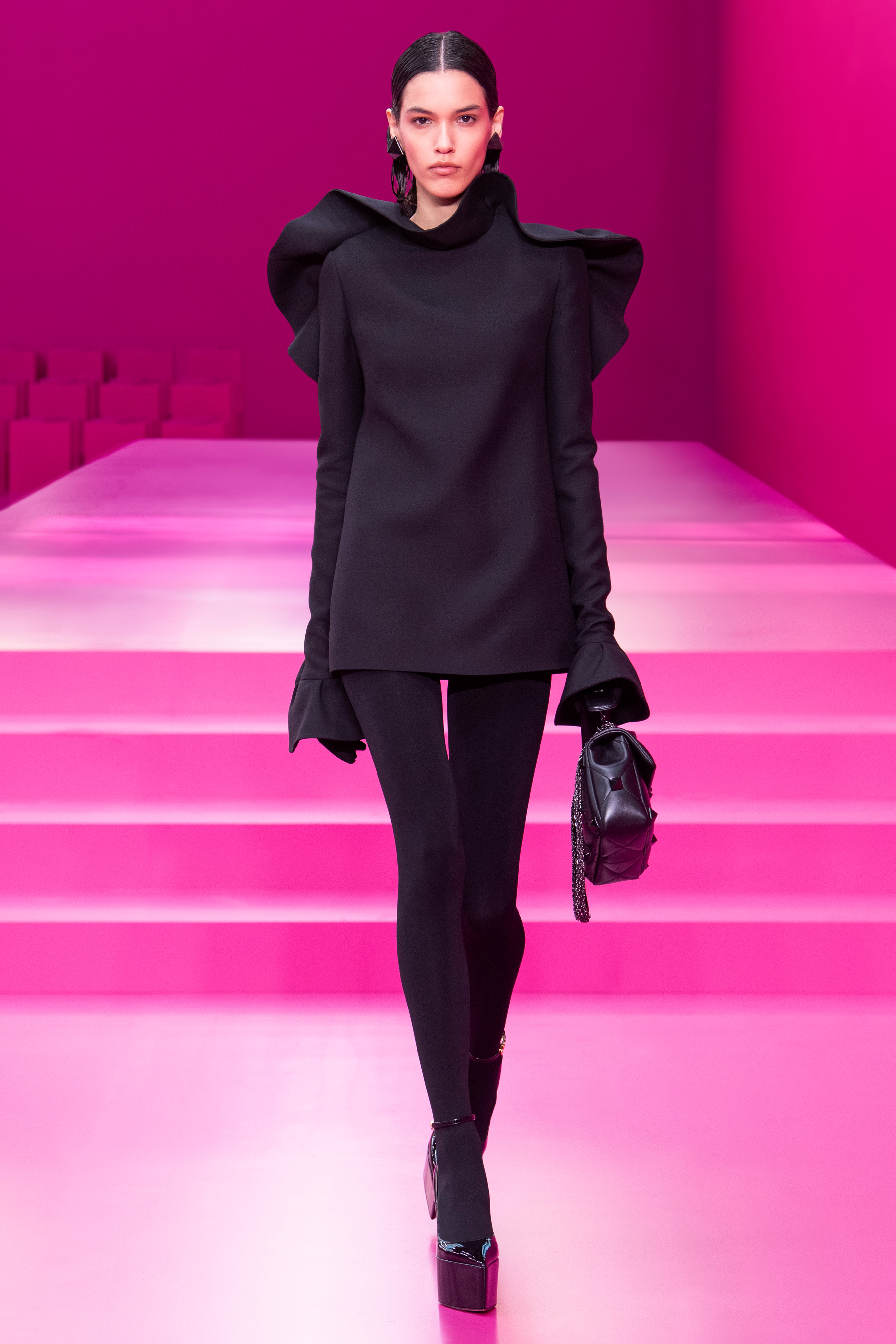 ④041_VALENTINO_PAP_FW22-23_.jpg