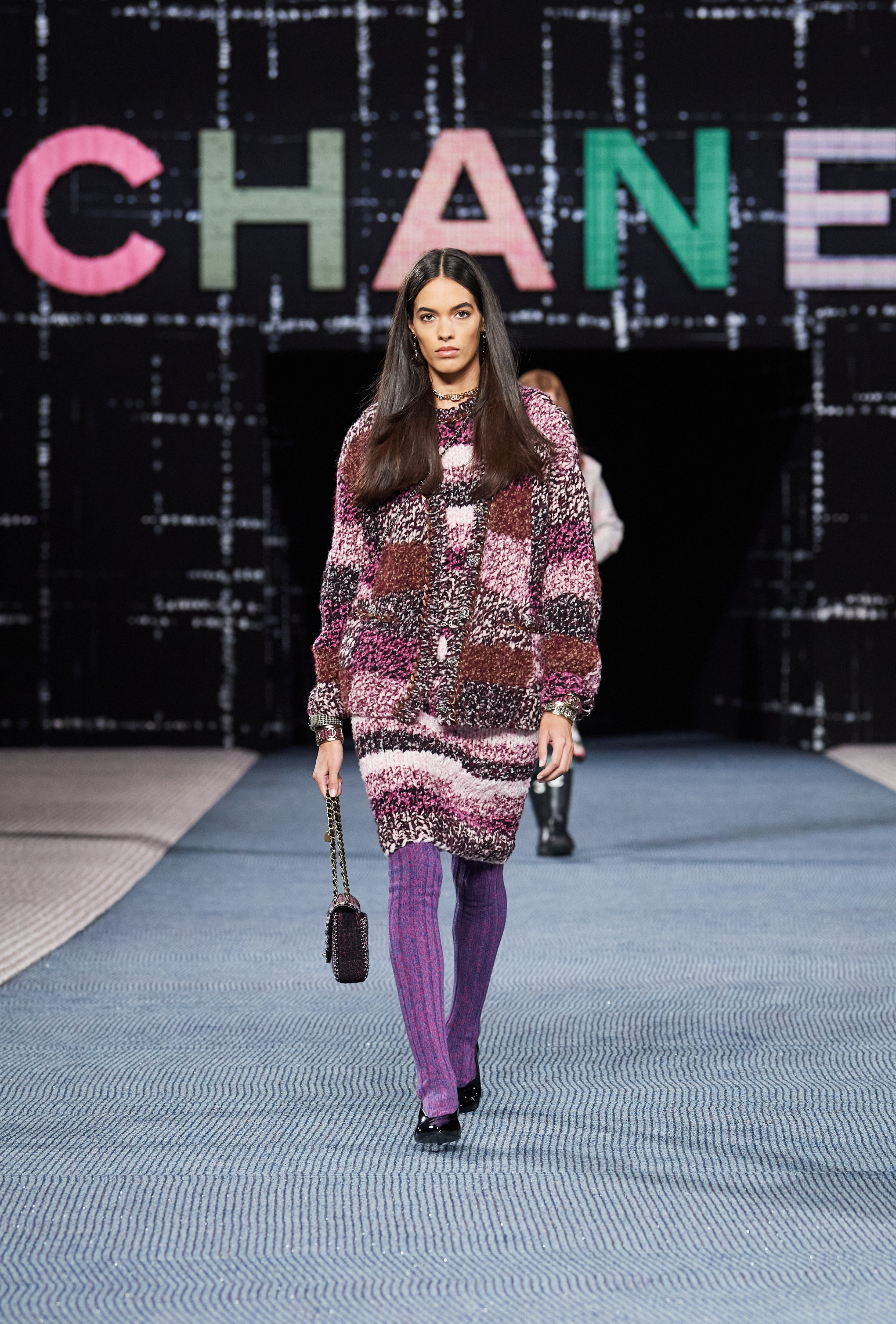 Virginie Viard Pays Homage To Tweed For Chanel's FW'22 Collection - ELLE  SINGAPORE