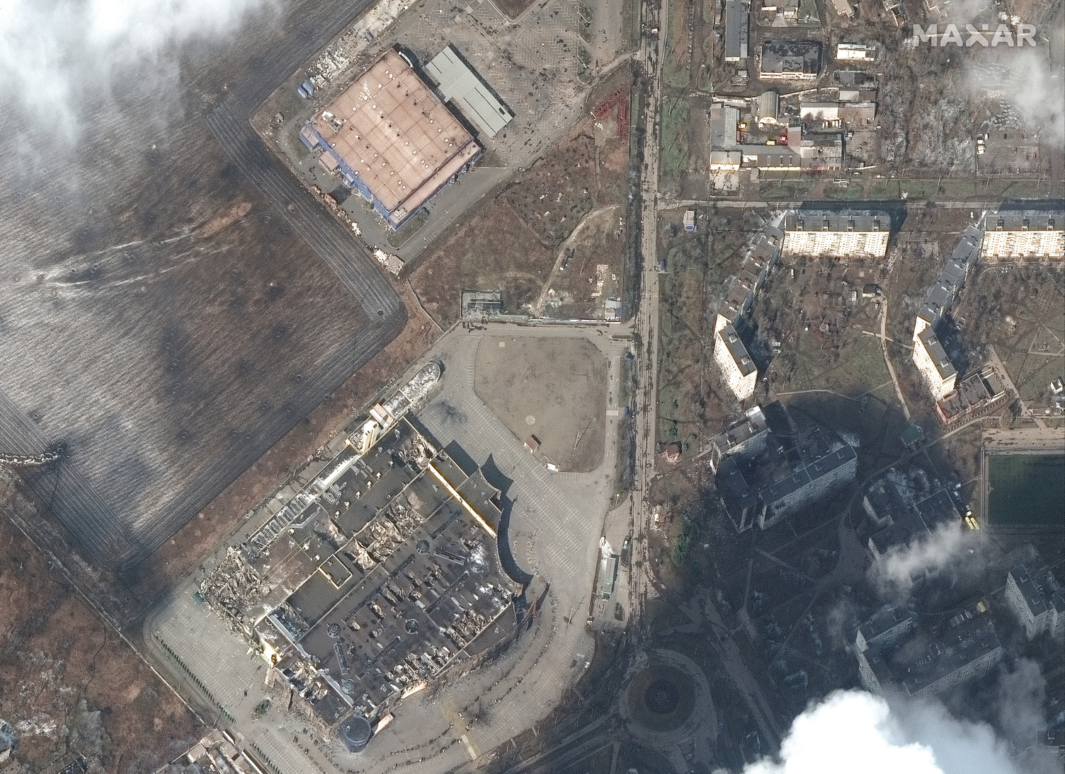 06_heavily damaged portcity shopping mall and other stores_western mariupol_ukraine_9march2022_wv3.jpg