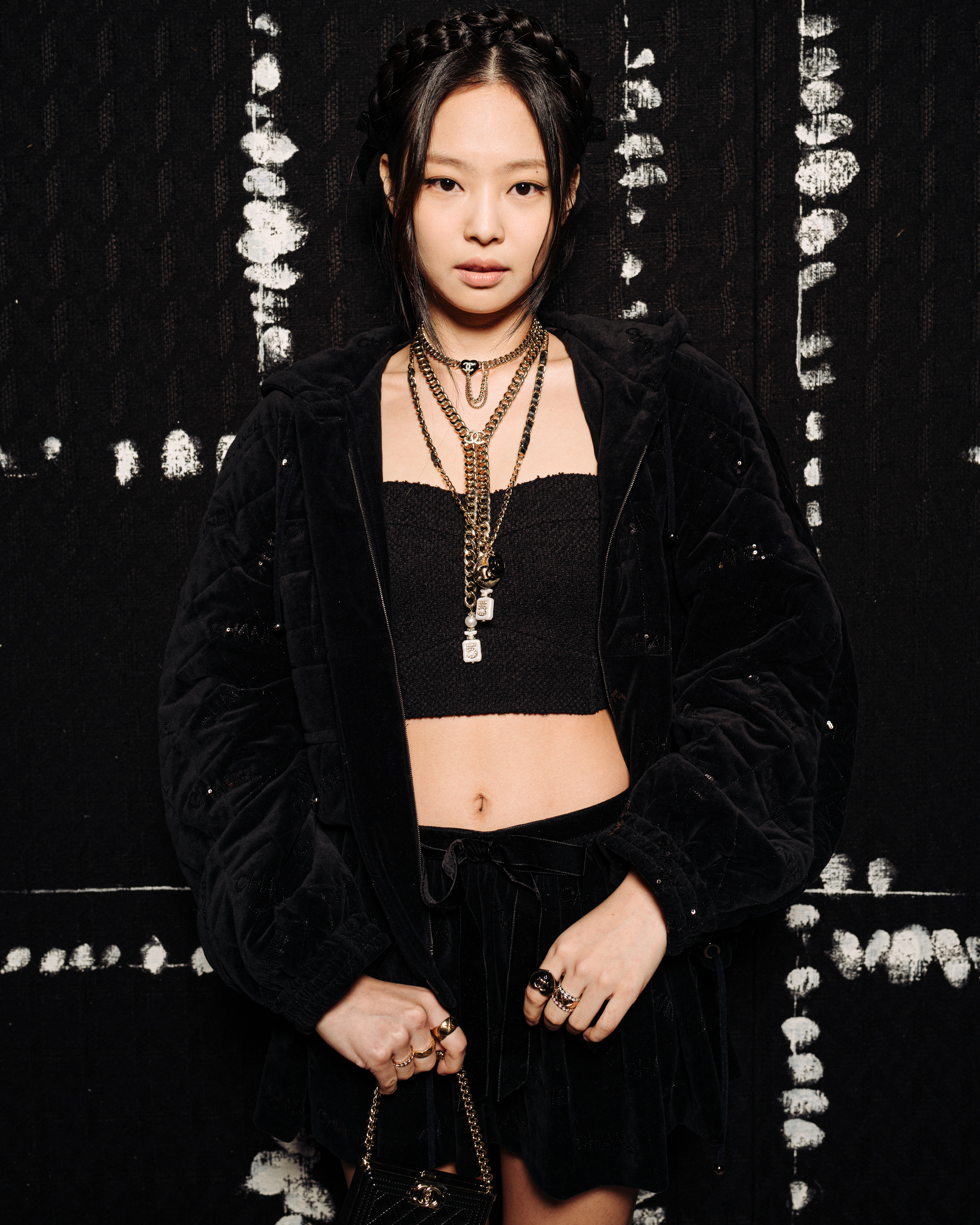 02_chanel_jennie_chanel_fw_rtw_show_2022-23_5-HD.jpg
