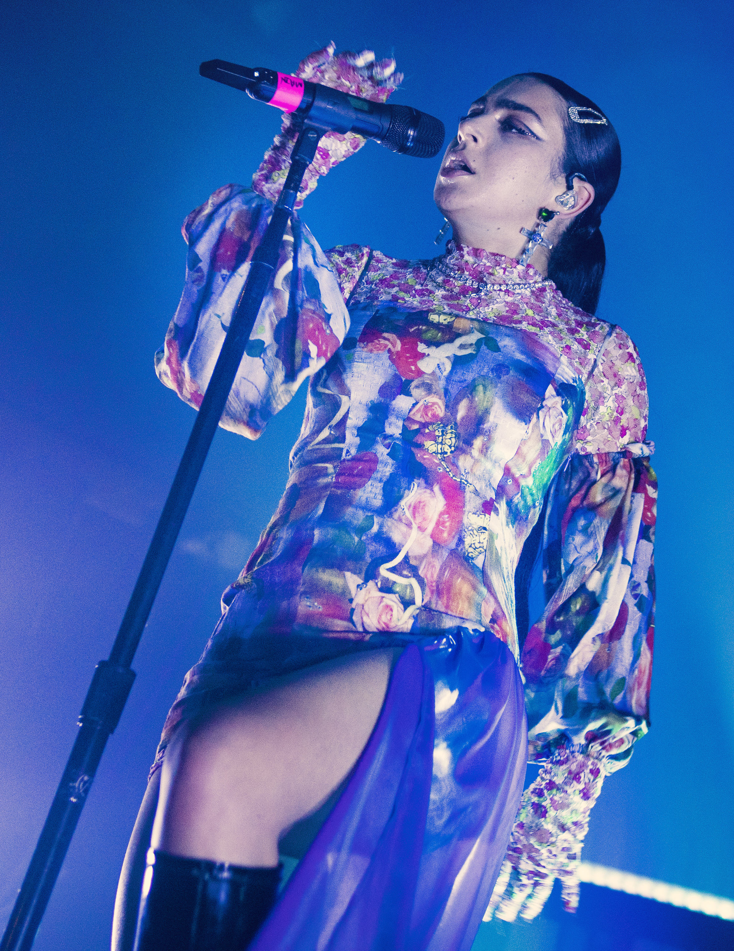 charli xcx singing onstage at her charli live tour 2019