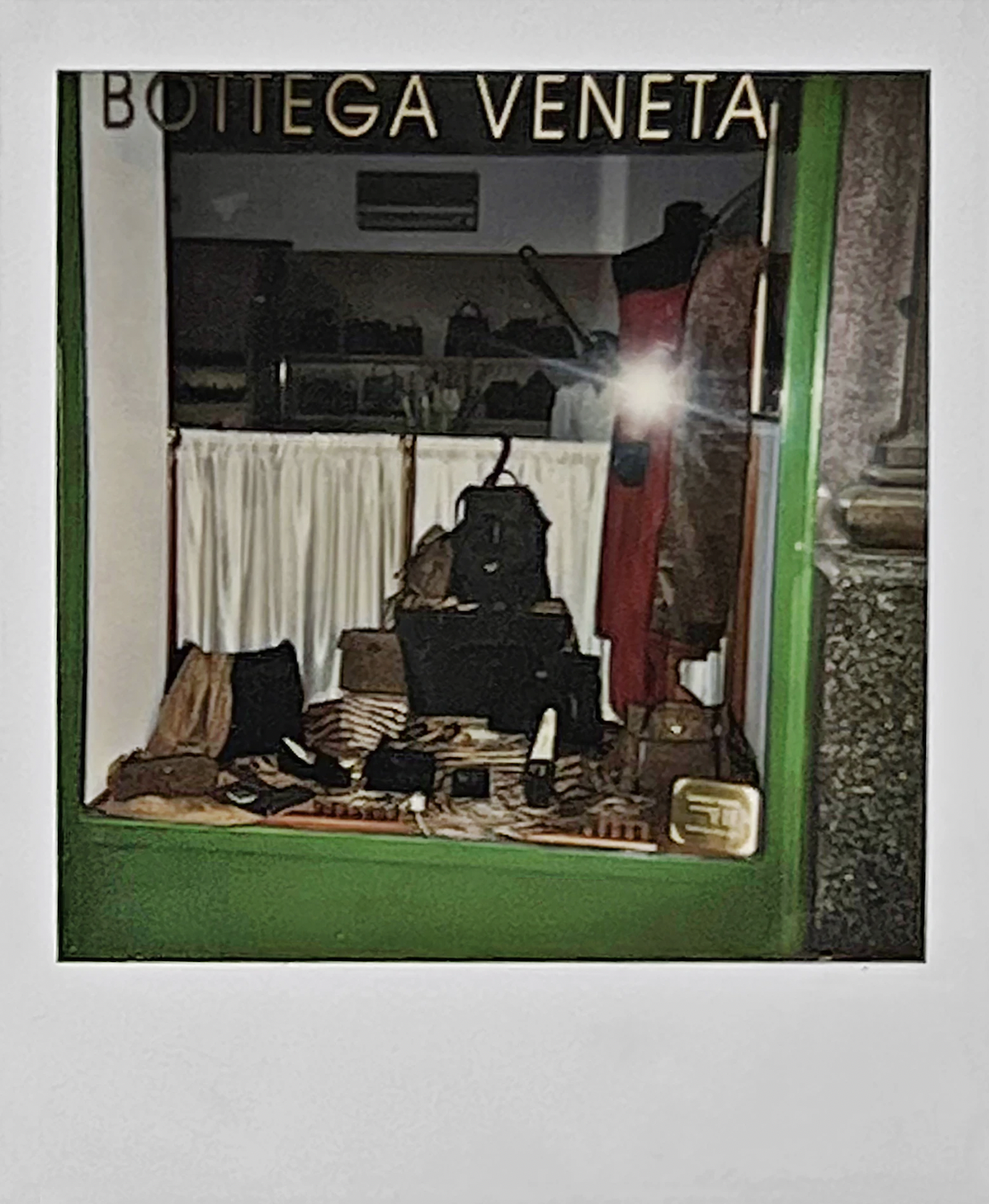 Polaroid del negozio Bottega Veneta di Vienna, 1995