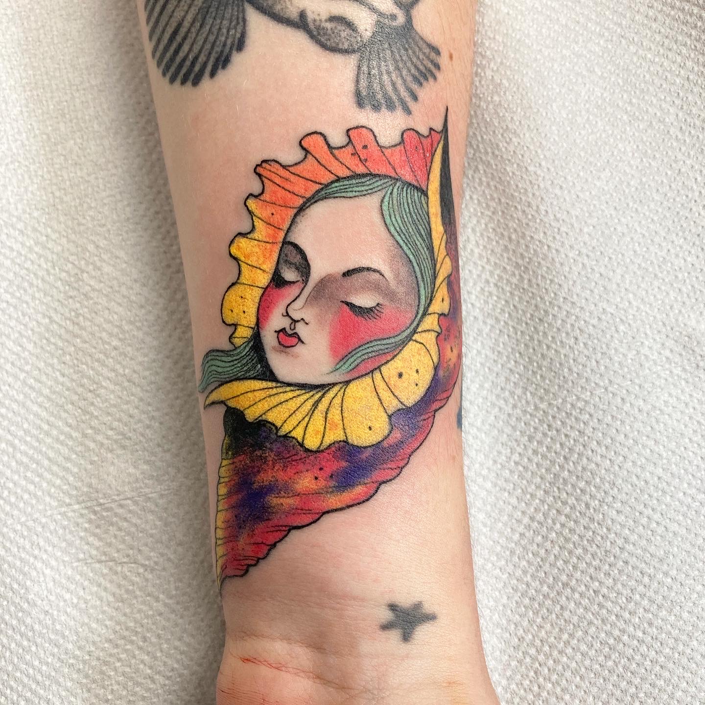 nicoz balboa tatuaggio viso in una conchiglia