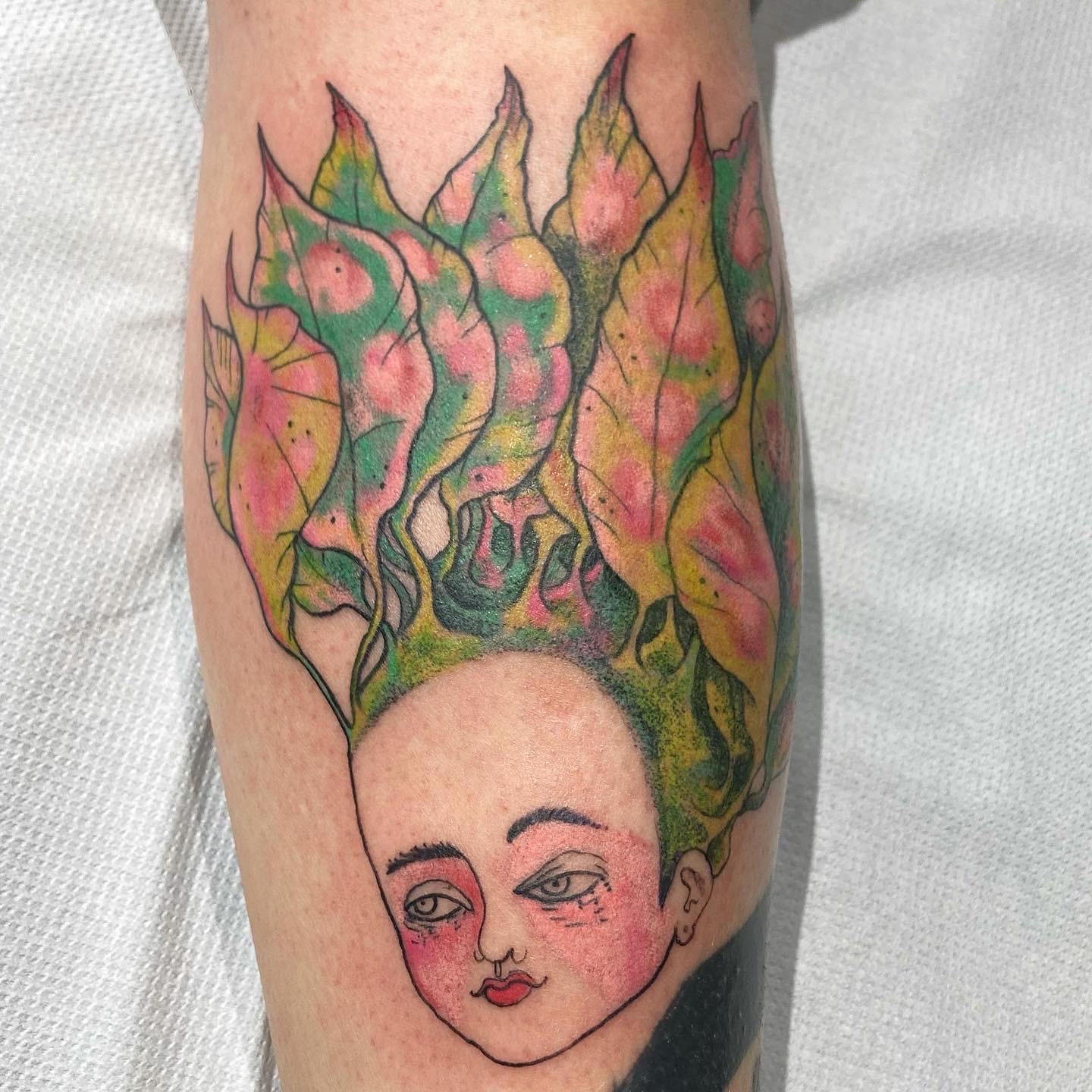 nicoz balboa tatuaggio persona con capelli vegetali