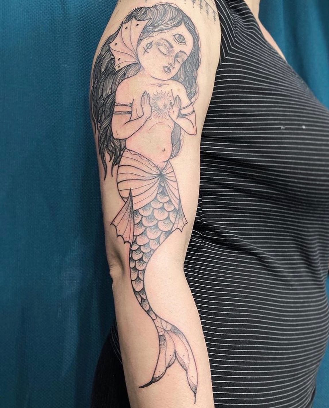 nicoz balboa tatuaggio sirena in bianco e nero
