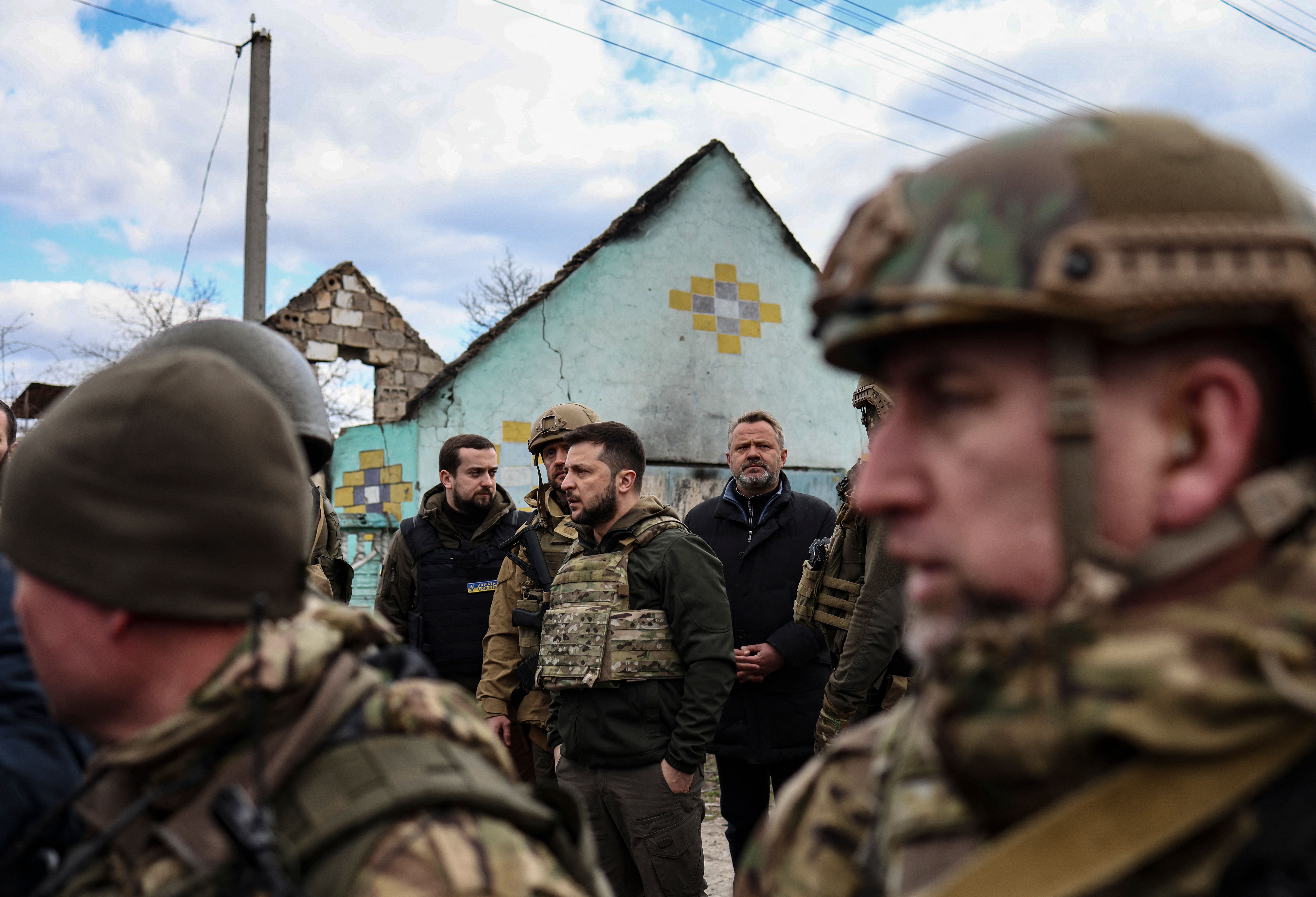 Presiden Volodymyr Zelenskyy di antara prajurit Ukraina