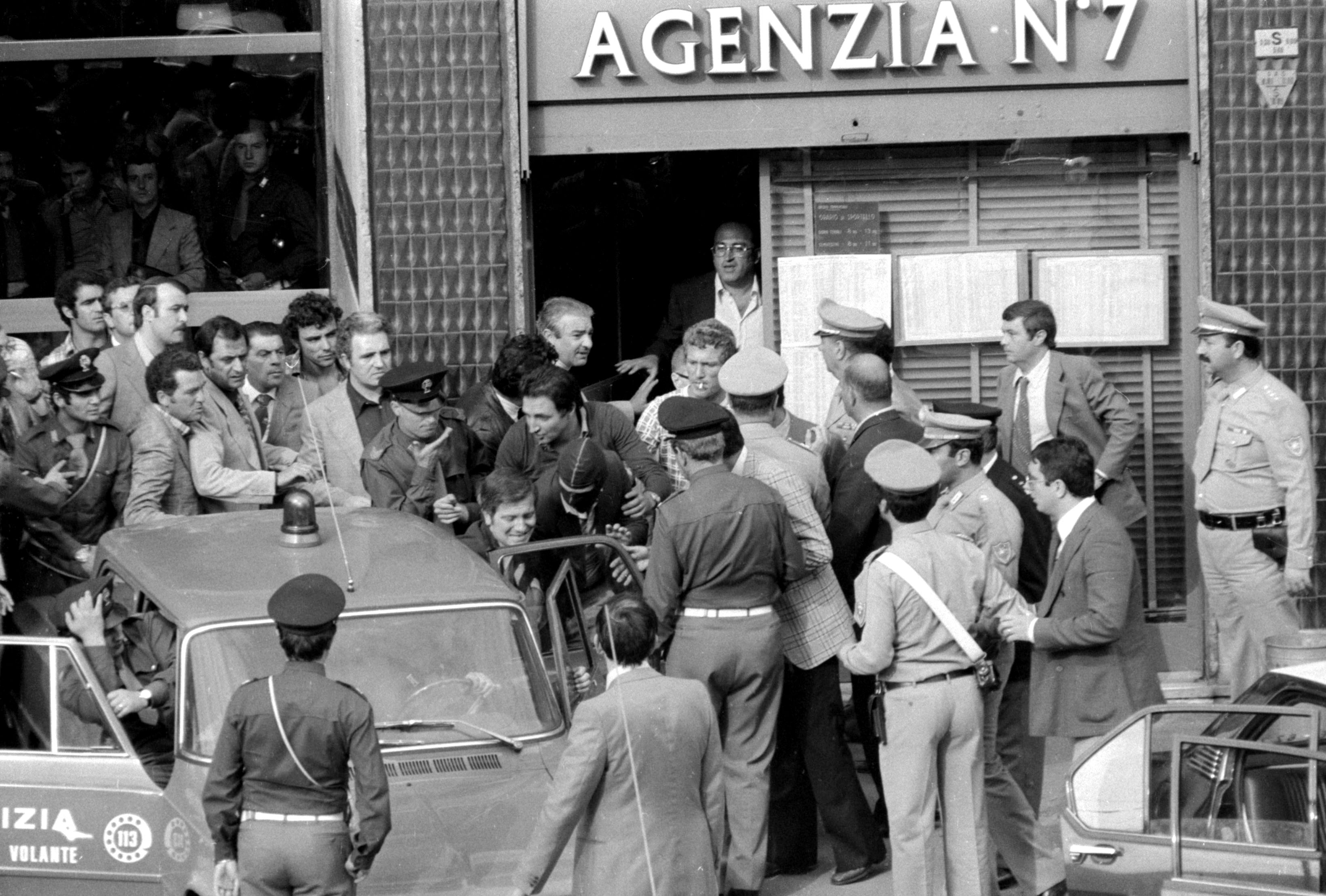 Aksi perampokan bank dengan sandera yang terjadi di Milan pada 1975.