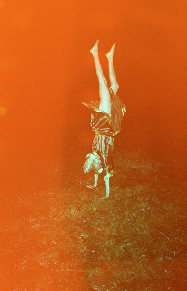 RE_LILI_HAND_STAND.JPG